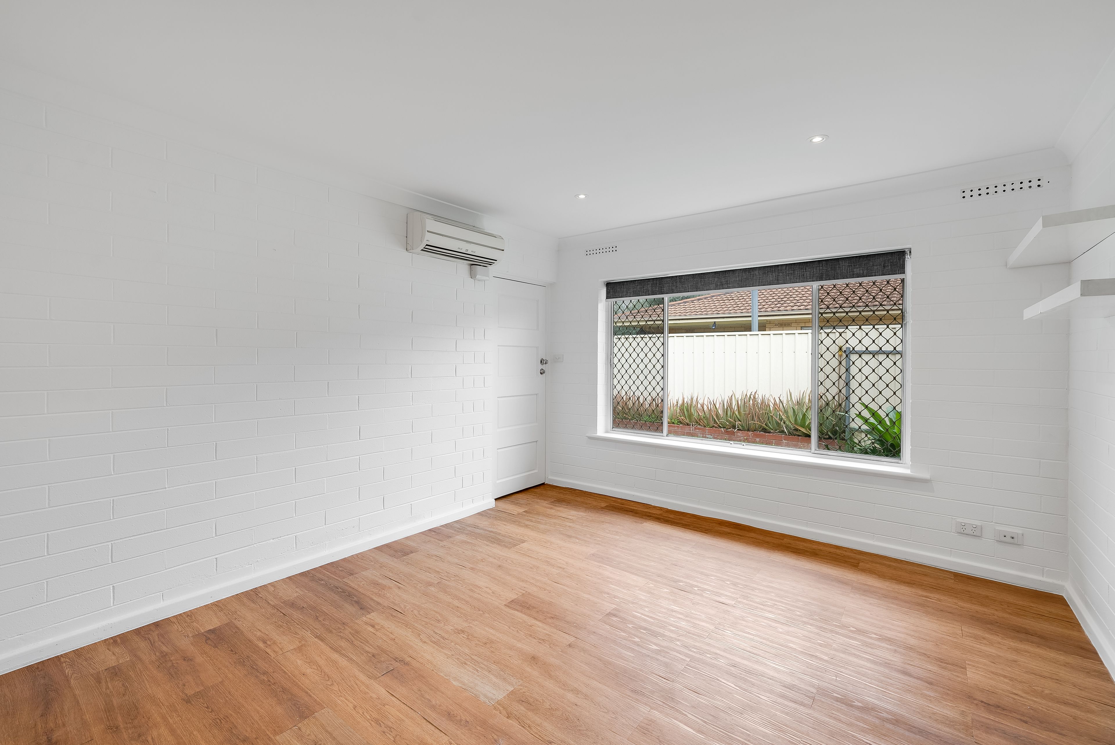 3/105 Ledger Road — photo 3 of 11