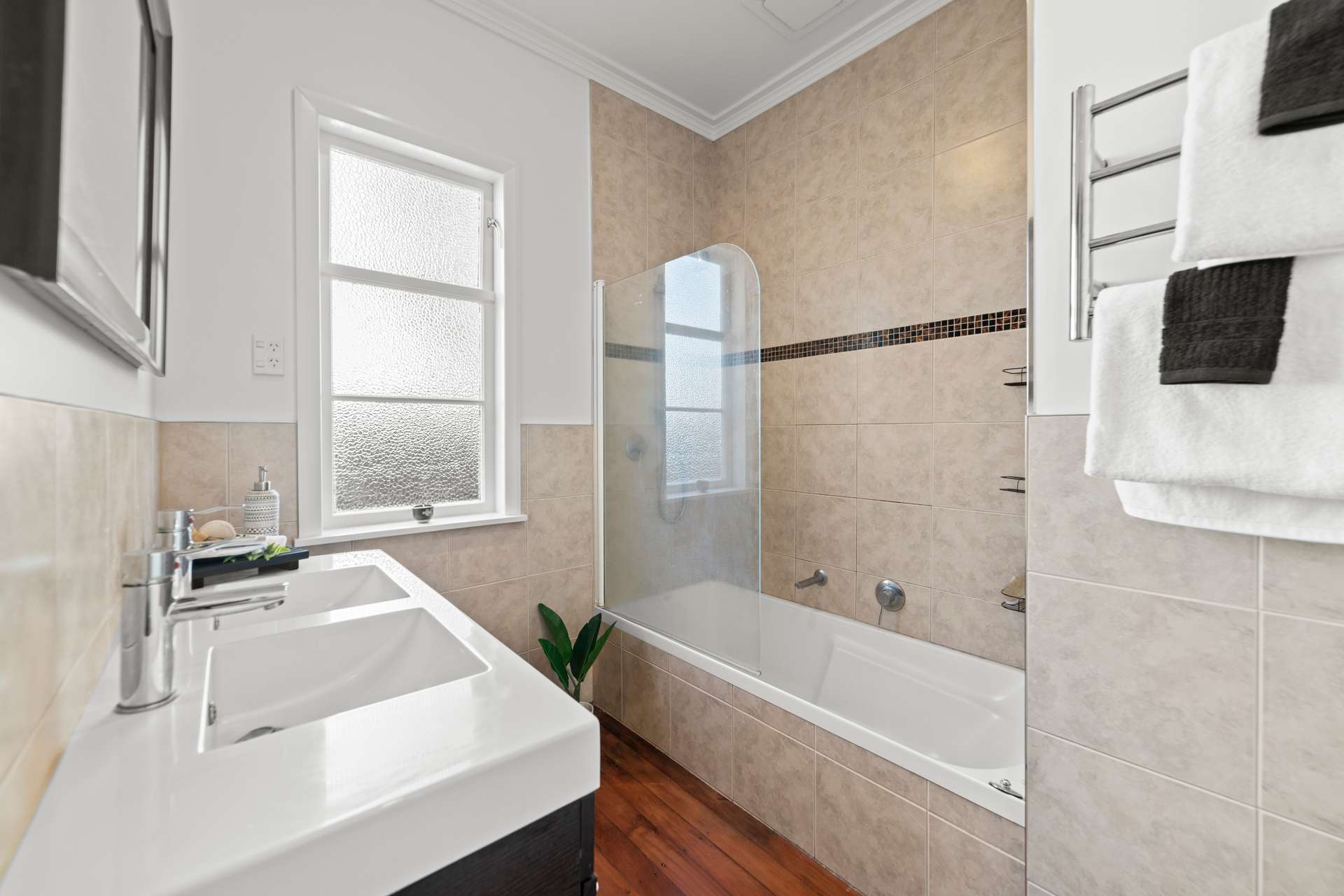327 Botanical Road photo 11