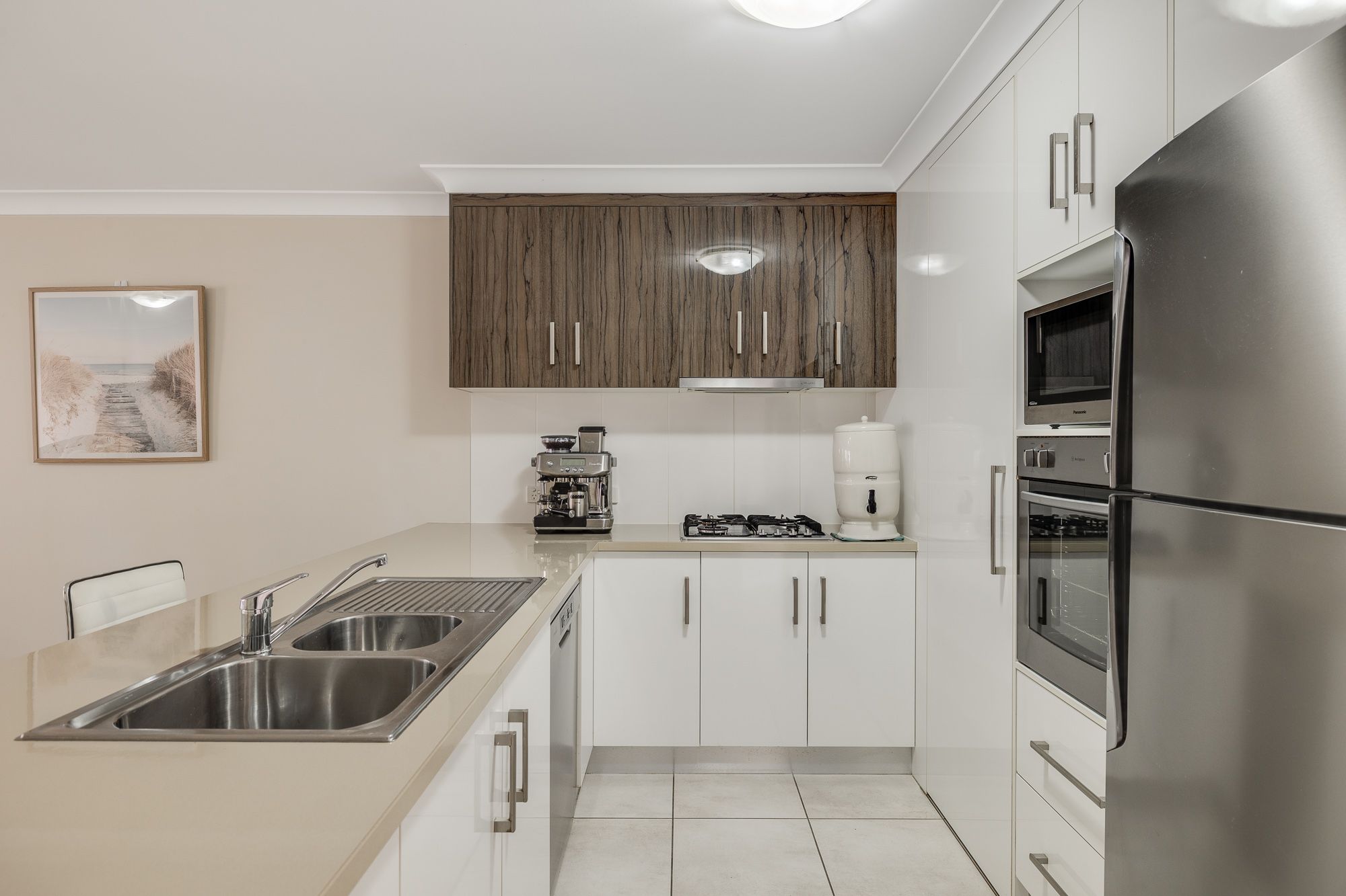 1/10 Adelaide Street — photo 3 of 15