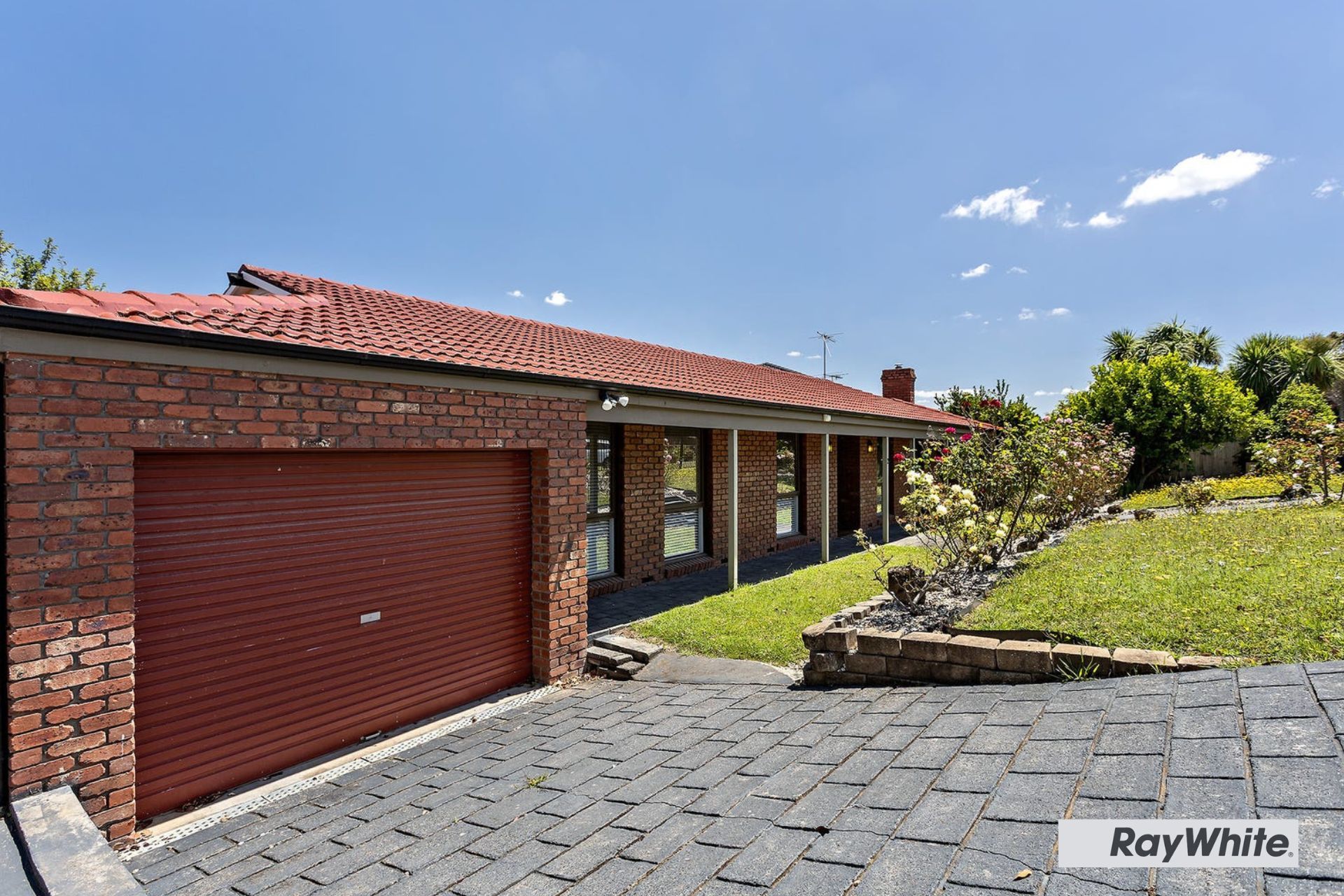 2 Sutherland Court, Endeavour Hills VIC 3802