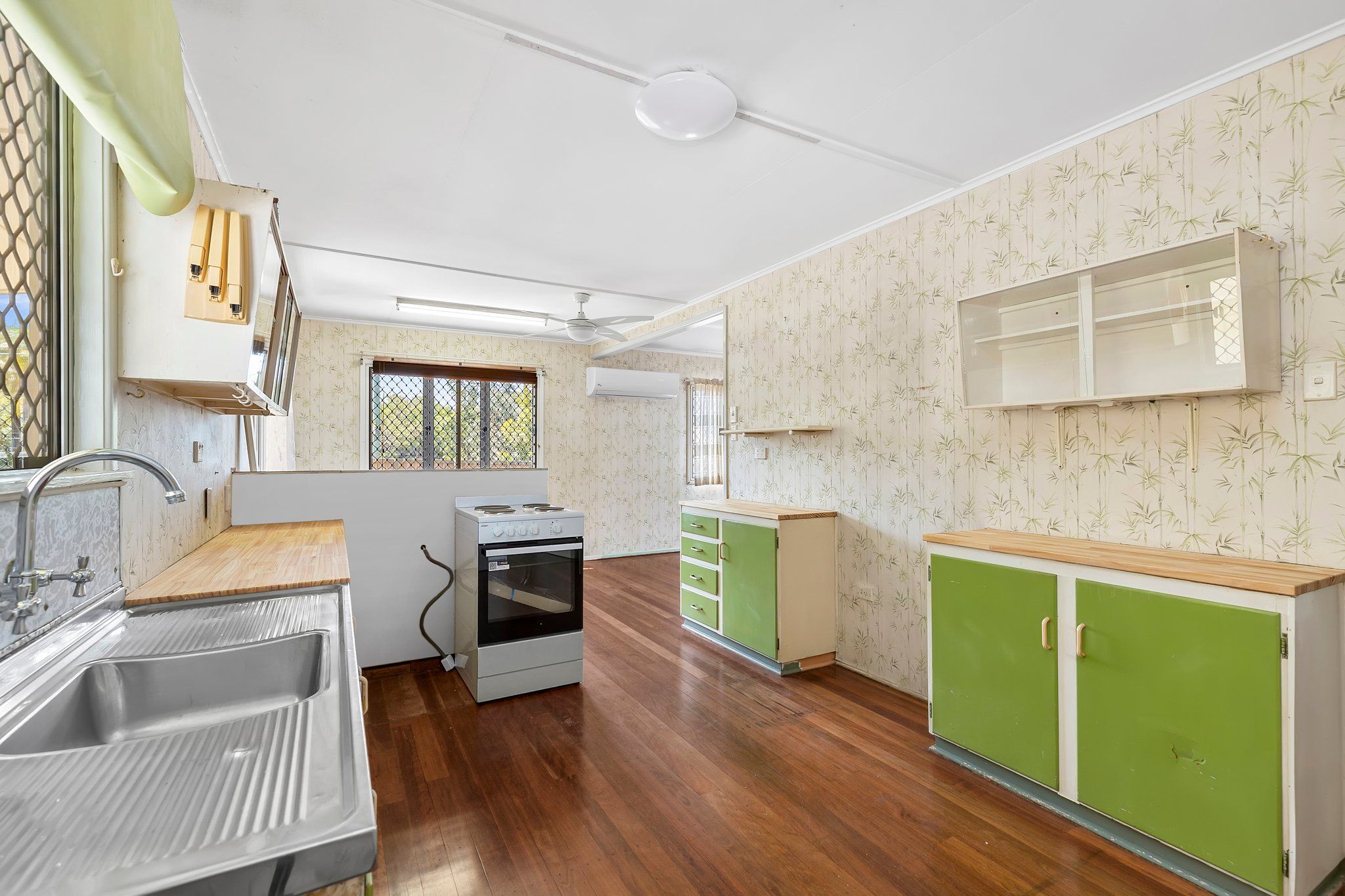 2 Landstead Street — photo 4 of 10
