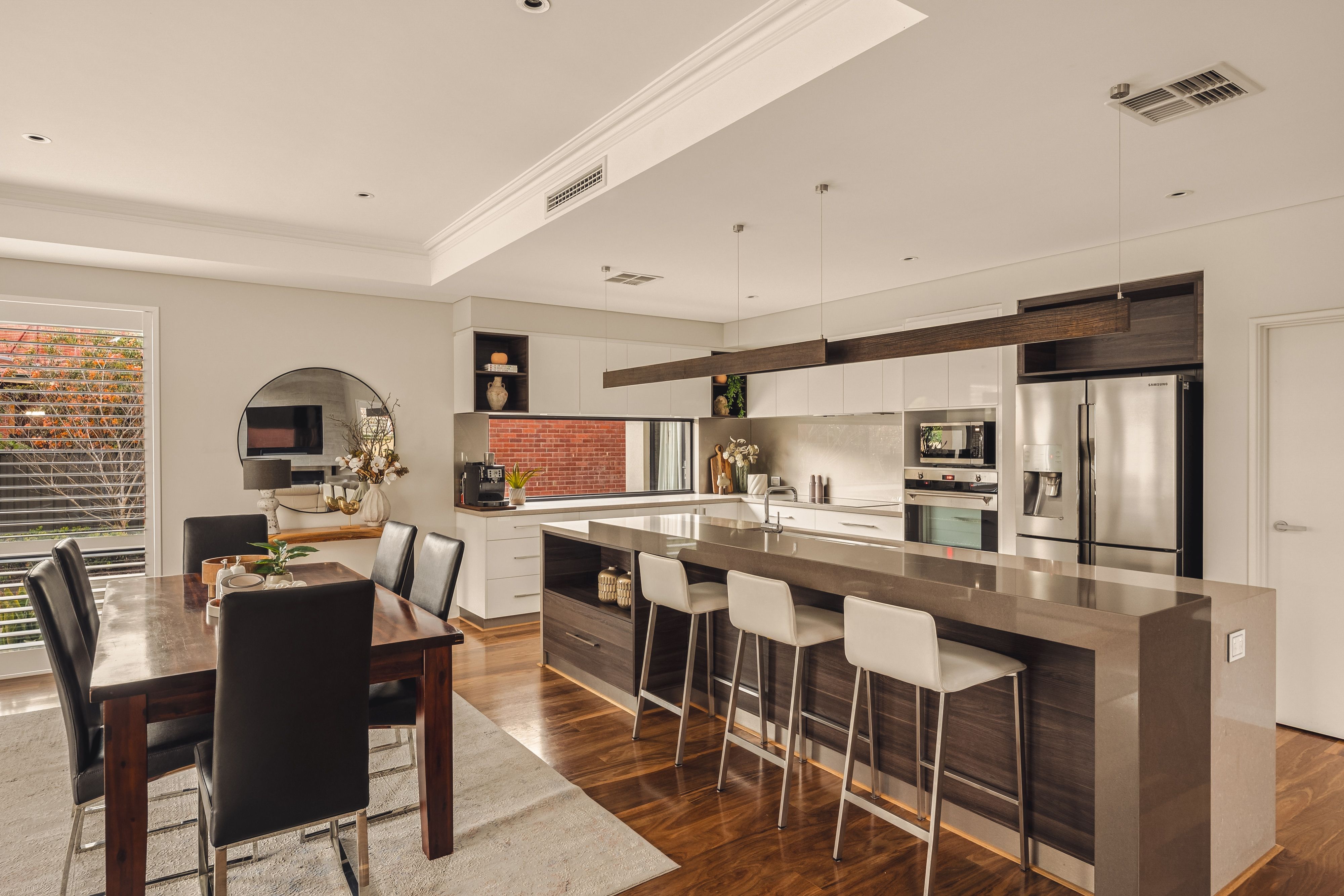 Riverside Luxury, Beautifully Bespoke! — photo 10 of 28
