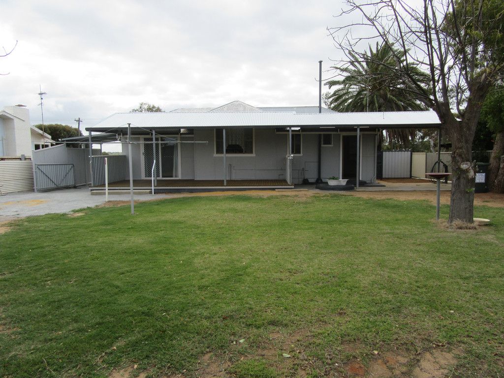 25 Railway Avenue, Carnamah, WA 6517