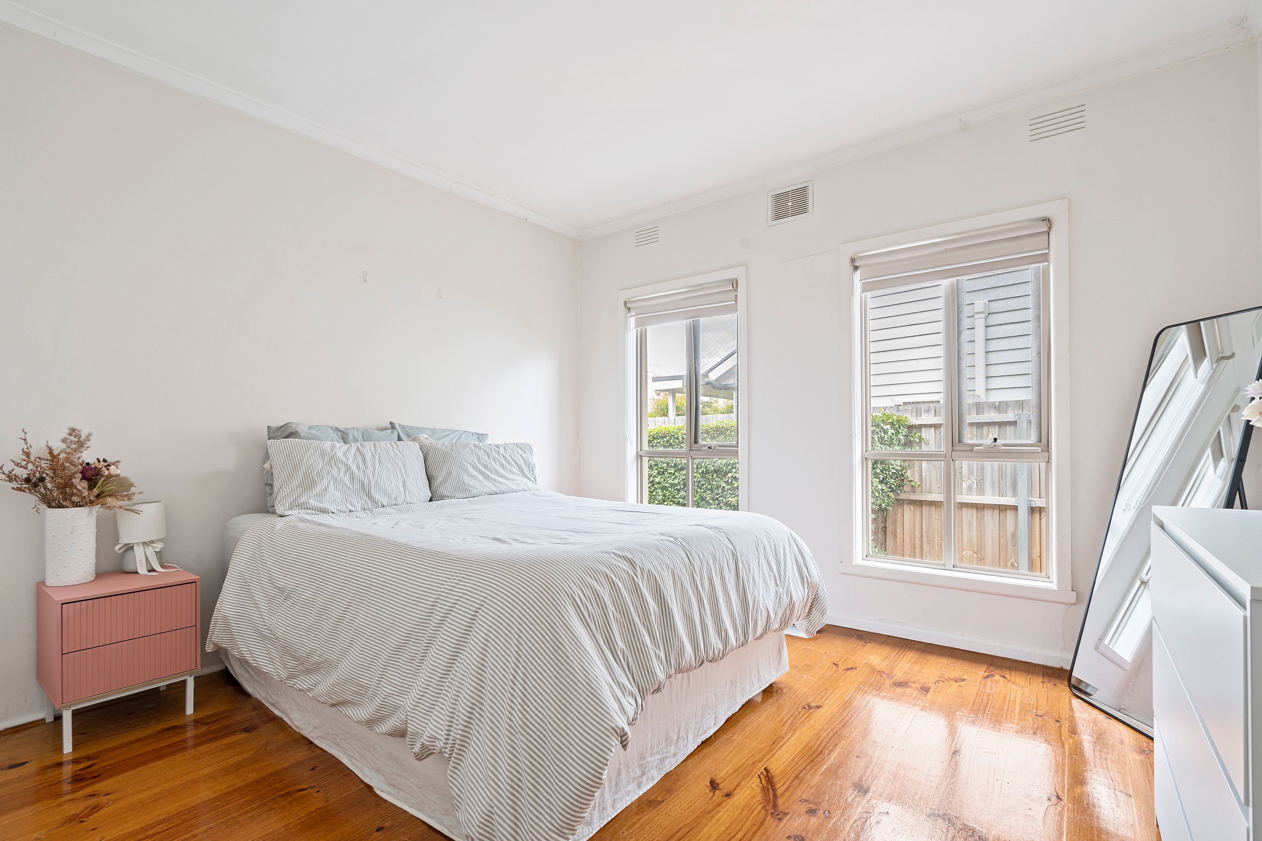 1-4/37 Russell Place — photo 8 of 13