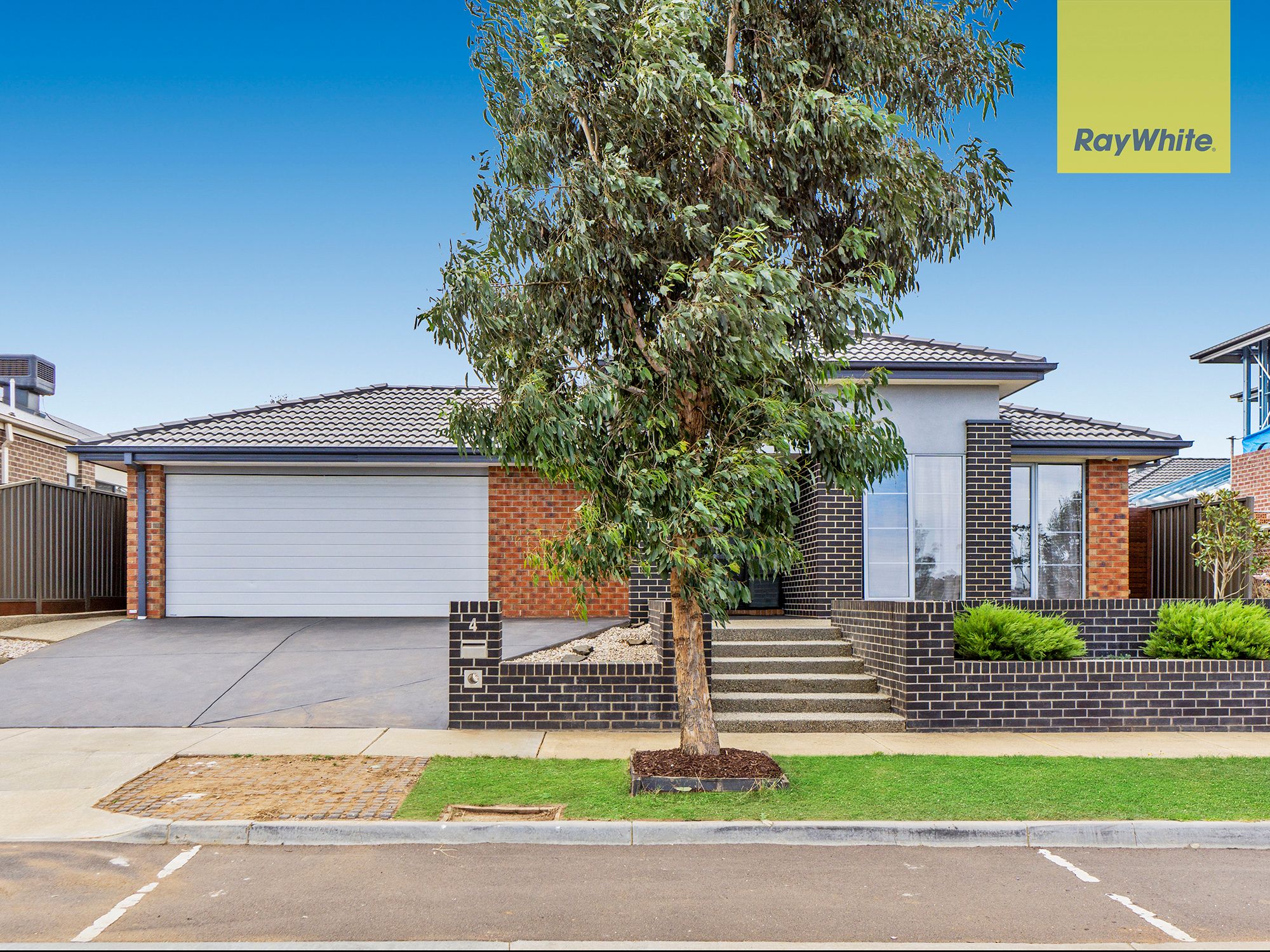 4 Diamond Parade, COBBLEBANK, VIC 3338
