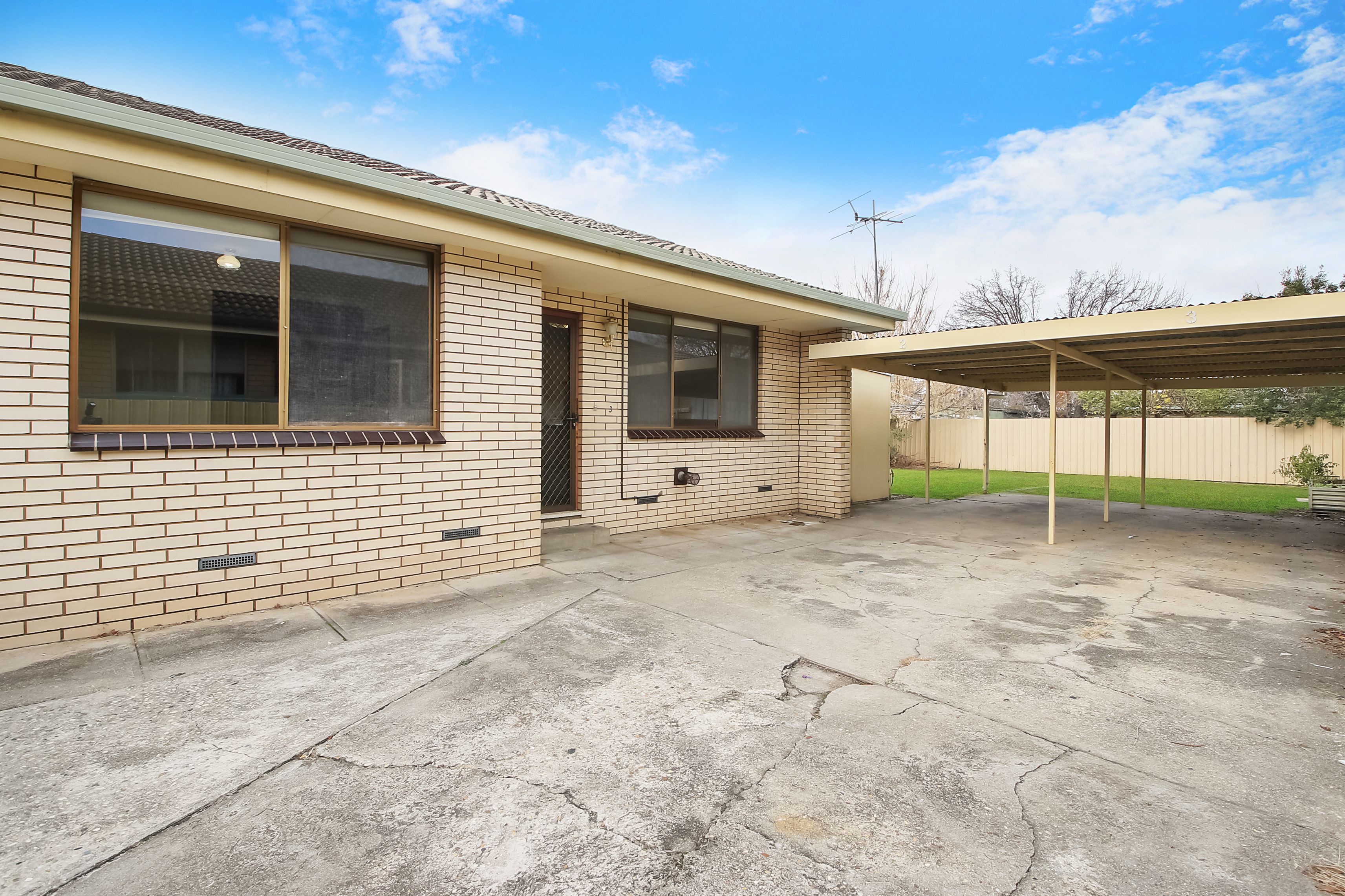 3/179 Union Road — photo from Ray White Albury North