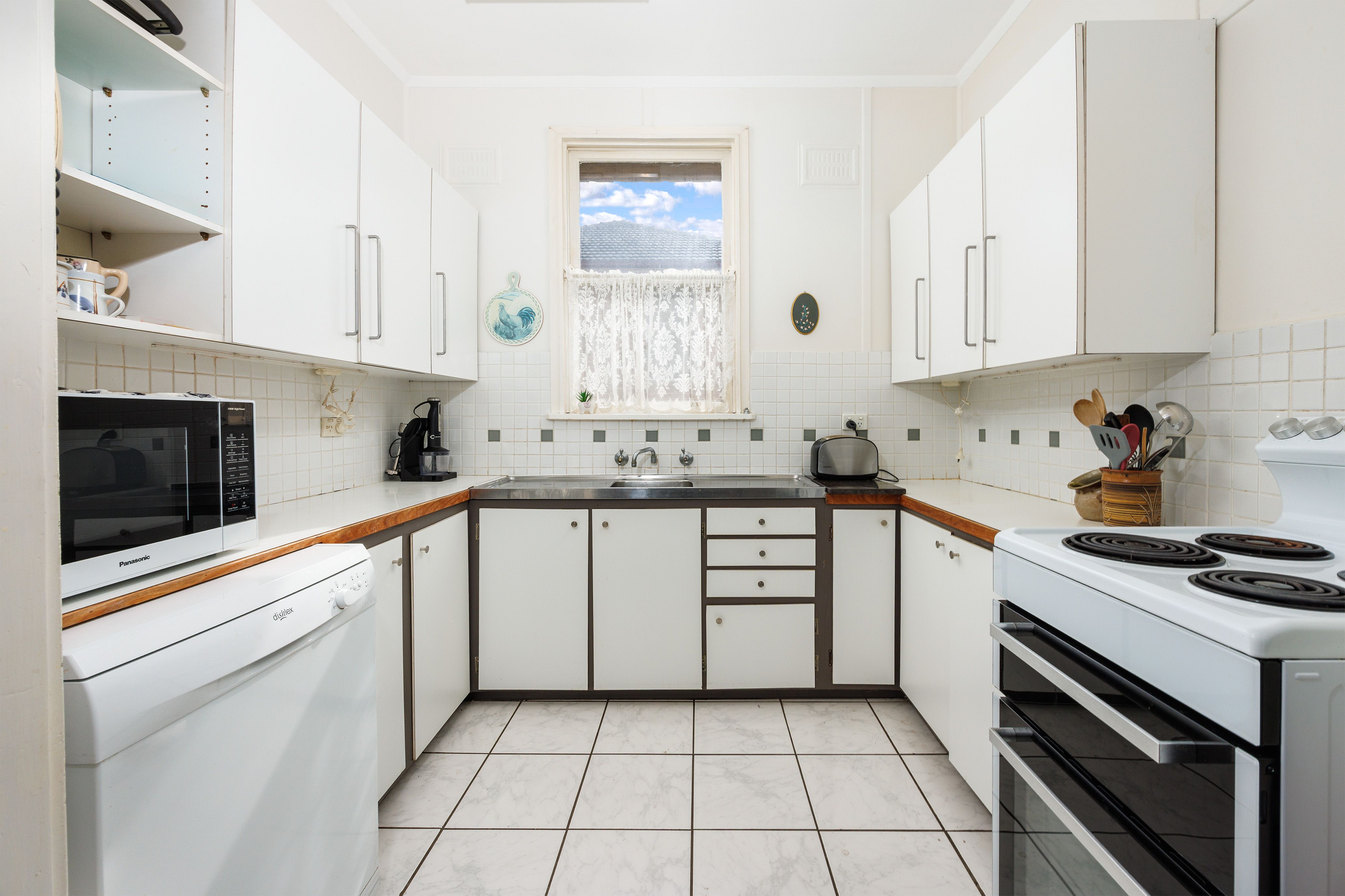 17 Beatrice Street — photo 8 of 8