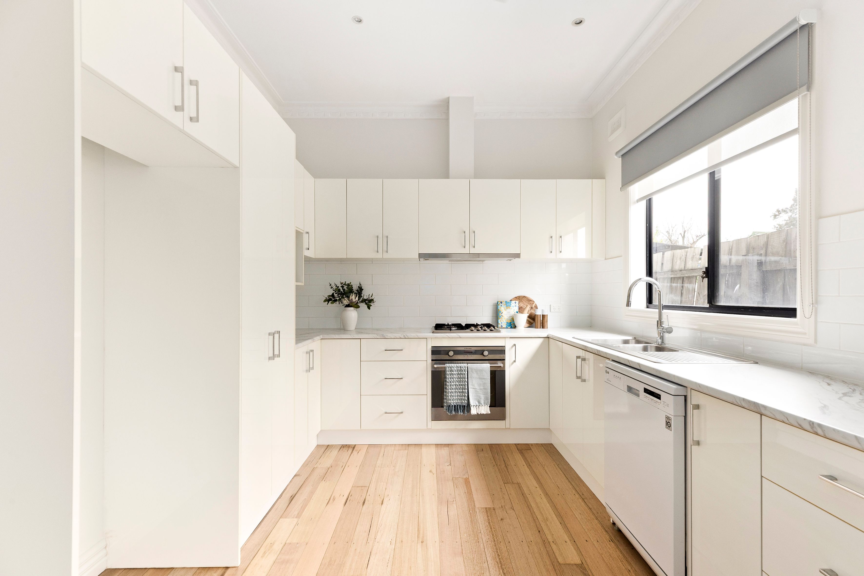 433 Bell Street — photo 3 of 16
