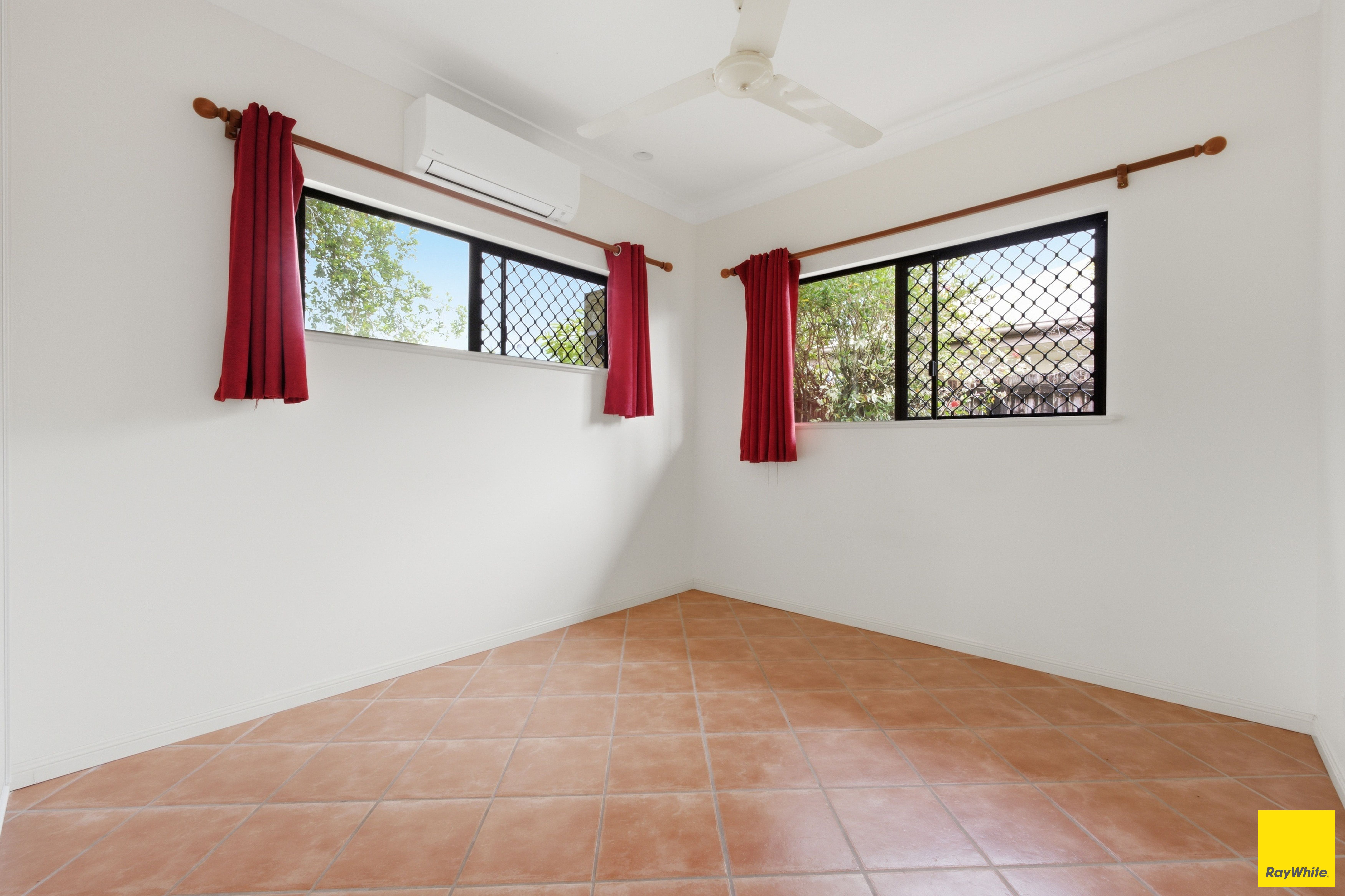 1 Kurrimine Close — photo 11 of 21
