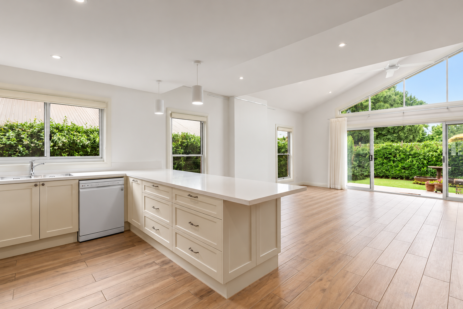 16b Gordon Road — photo 3 of 10