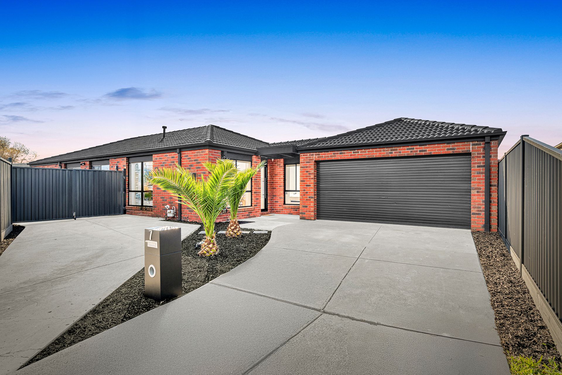 7 Cambridge Close — photo from Ray White Cranbourne