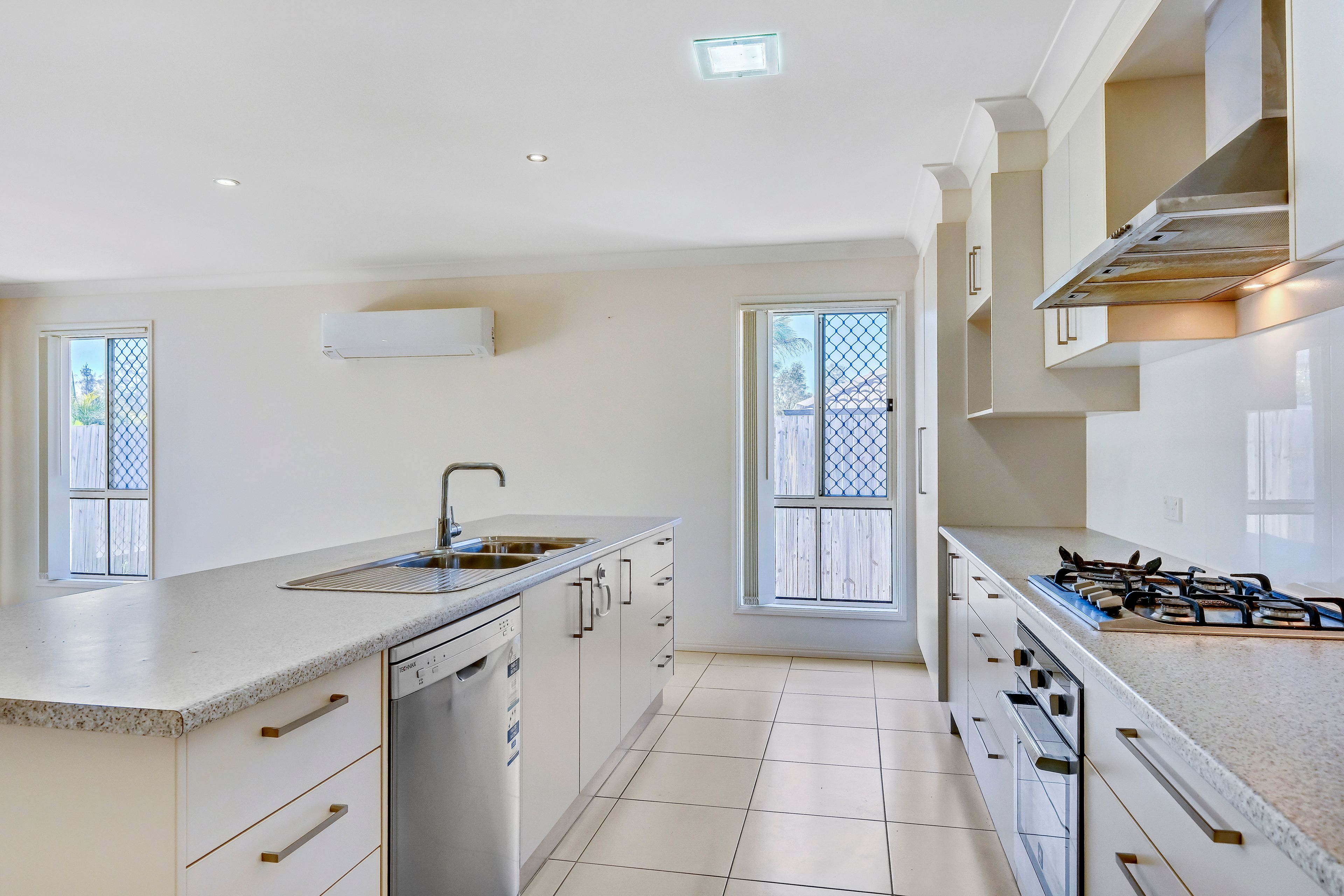 3 Colebrook Crescent, Doolandella, QLD 4077