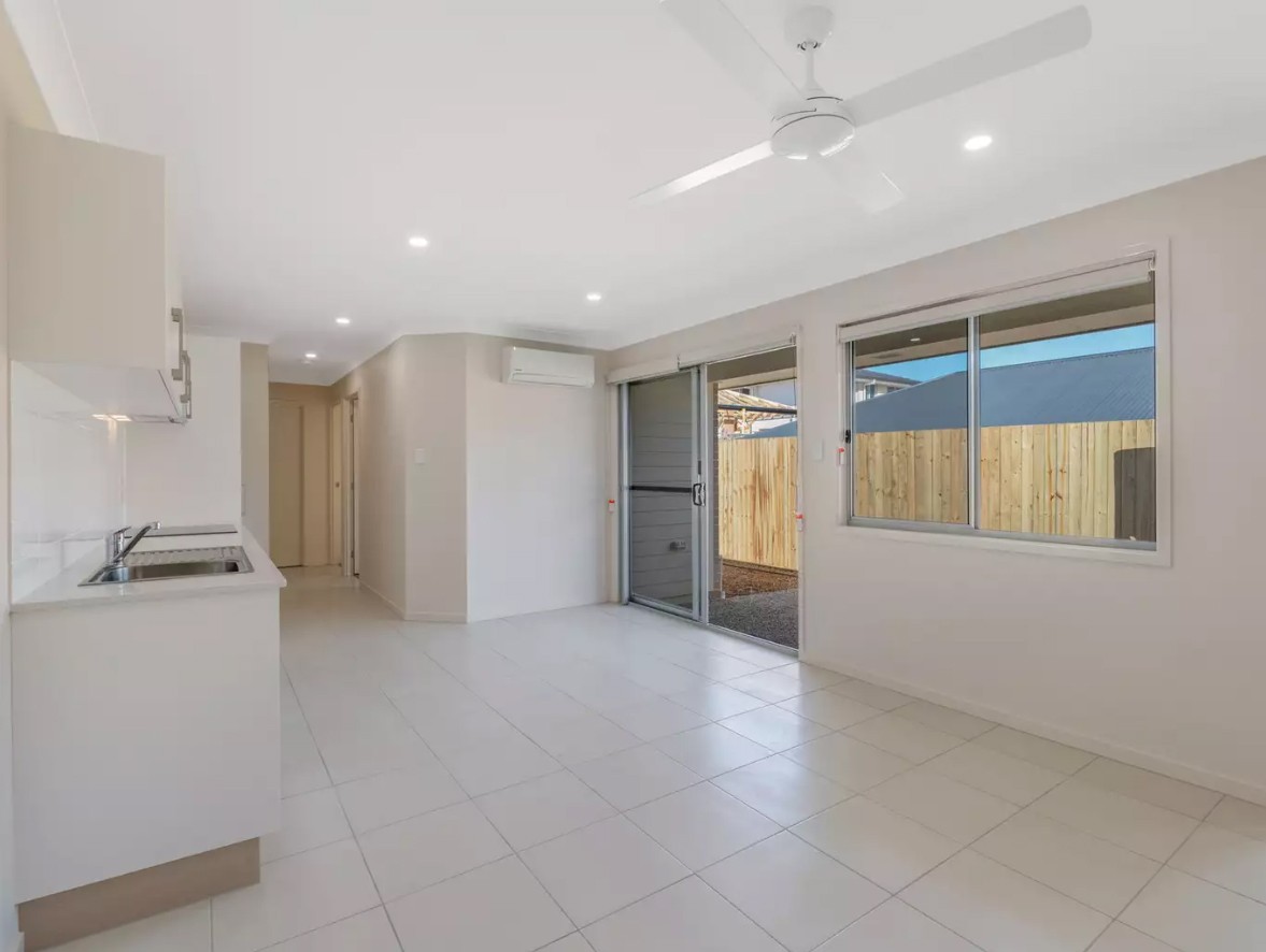 2/10 Rochester Street, Hillcrest, QLD 4118