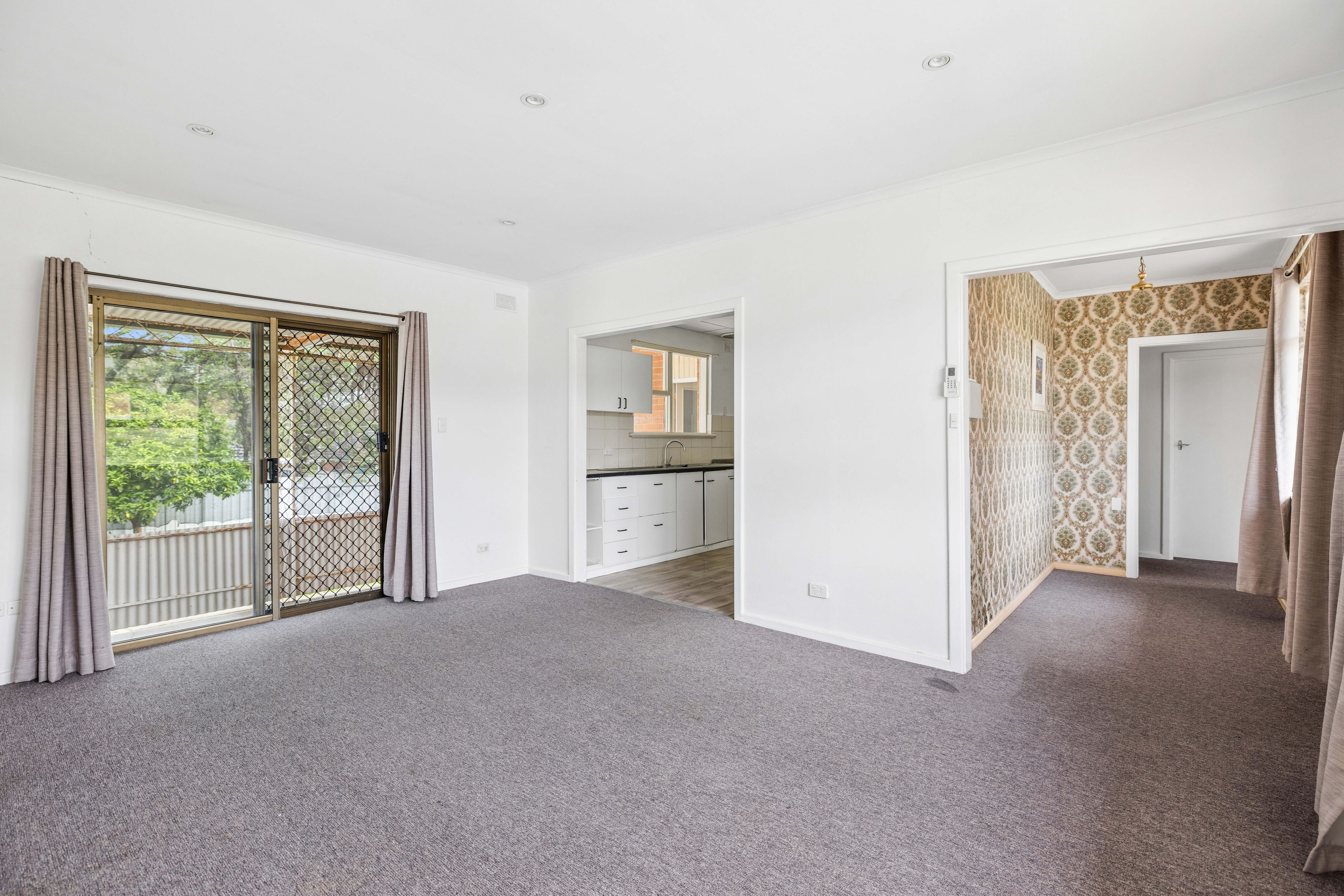 10 Nottingham Crescent — photo 3 of 15