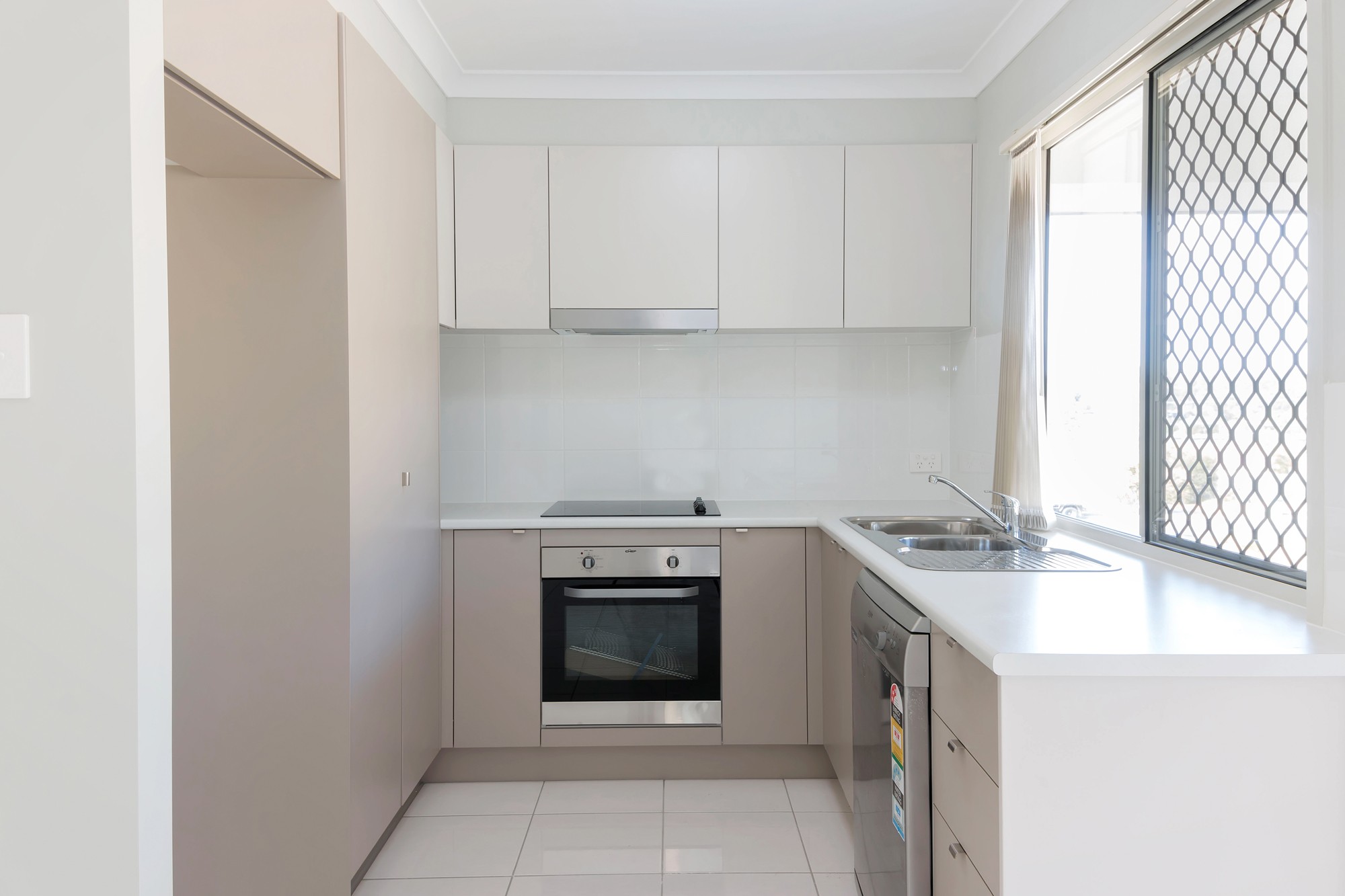 2/13 Nike Court, Wulkuraka, QLD 4305