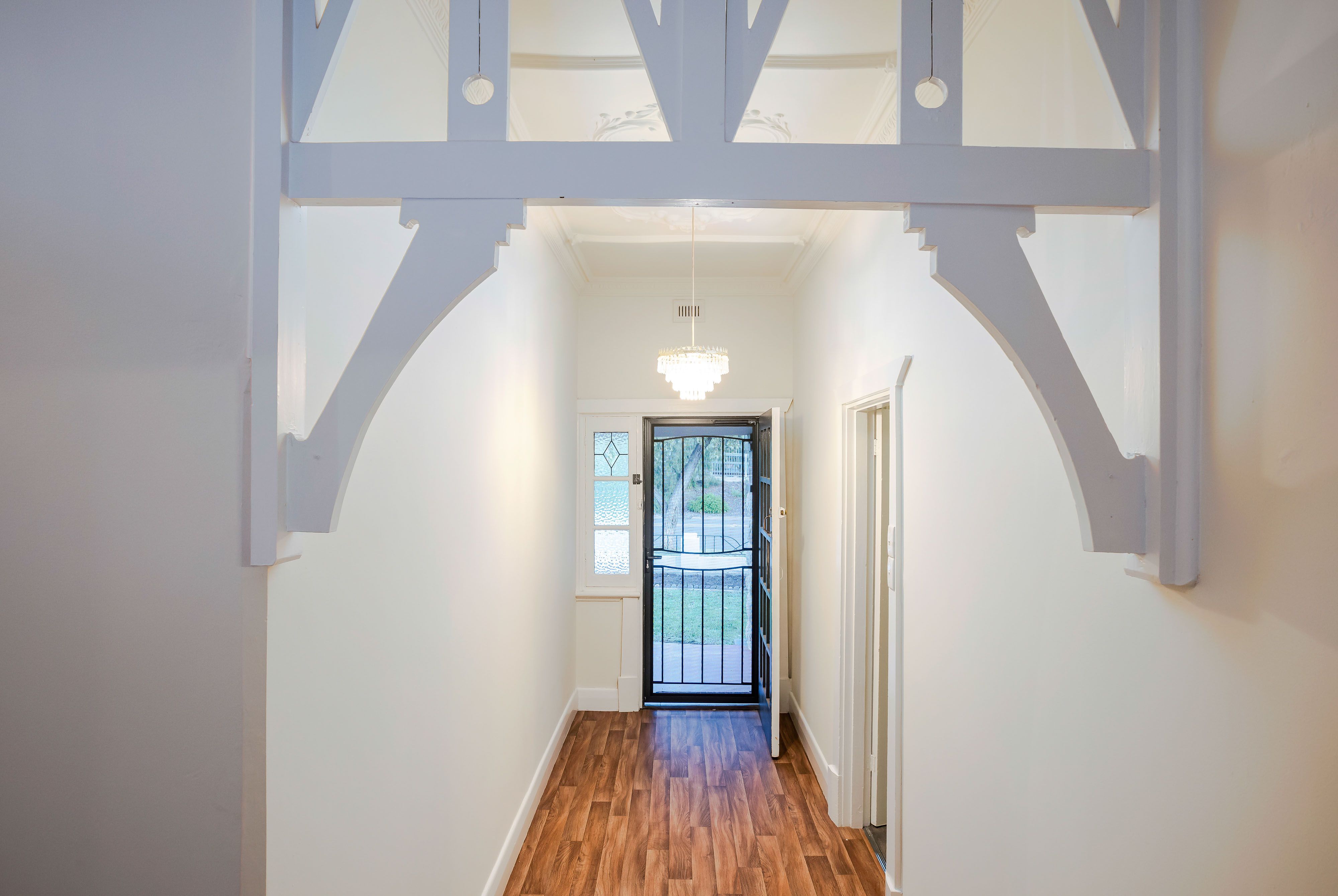 21 Glengyle Terrace — photo 3 of 28