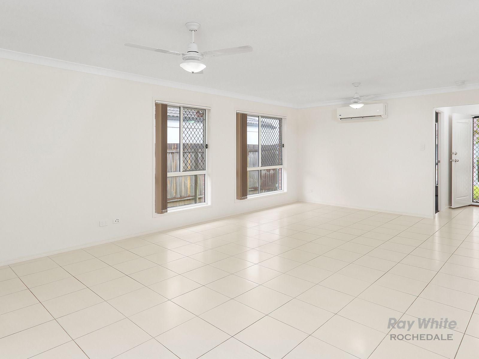14 Bluegrass Court, Hillcrest, QLD 4118
