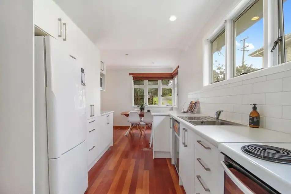 23 Mitcham Avenue photo 1