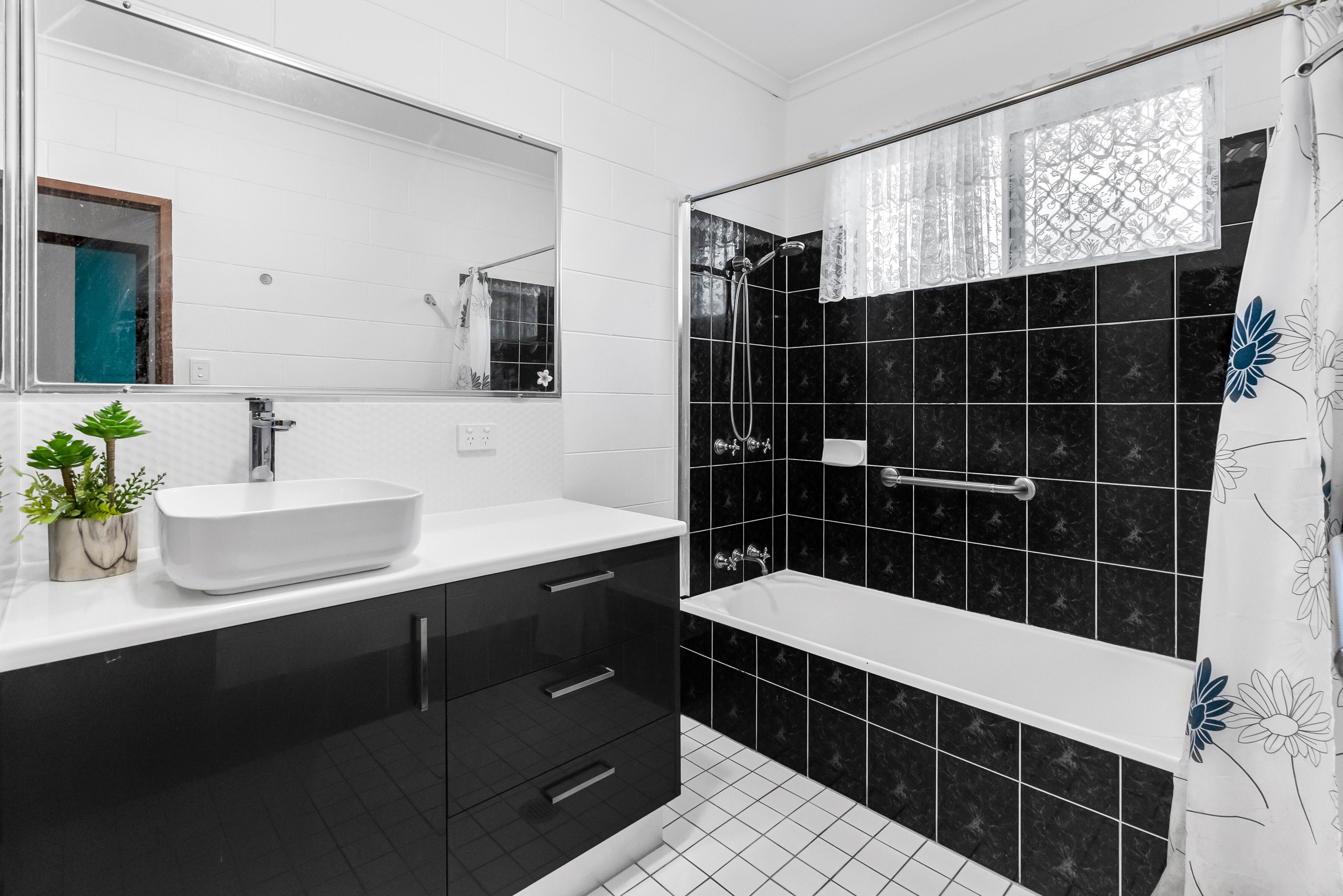 14 Adonis Street — photo 7 of 12