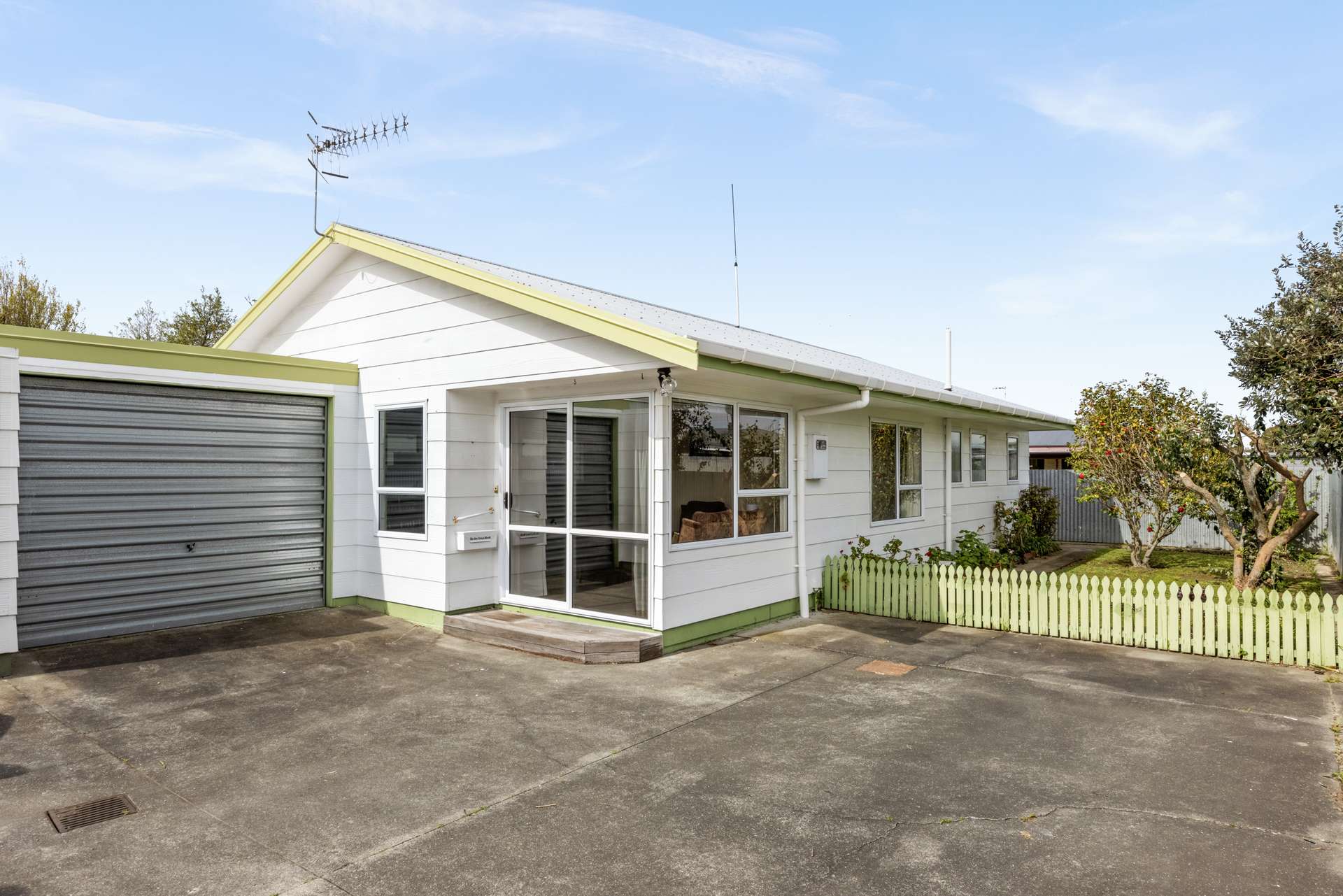 2/64 Riverbend Road photo 0