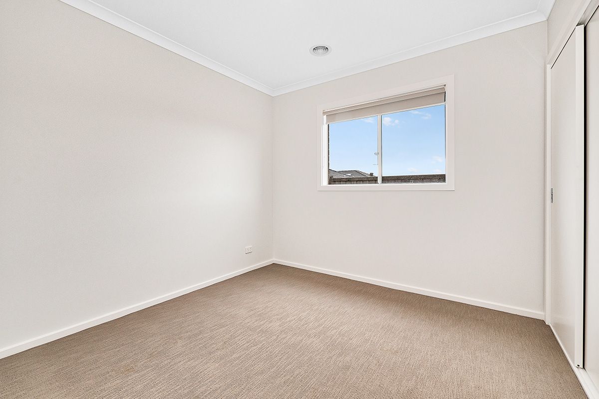 31 Trojan Crescent, Clyde North, VIC 3978