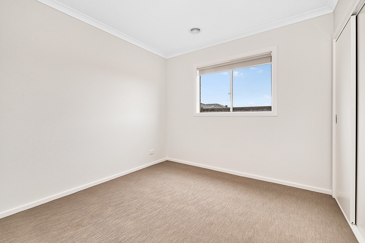31 Trojan Crescent, Clyde North, VIC 3978