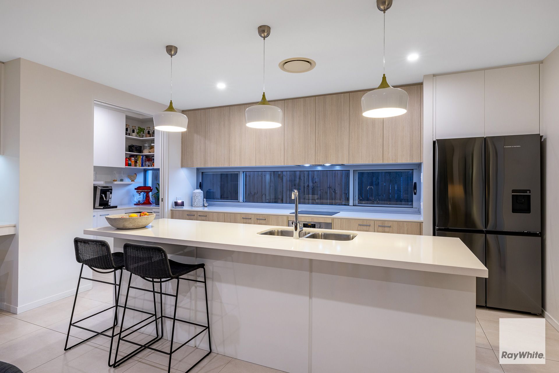 29 Unwin Road North — photo 5 of 28