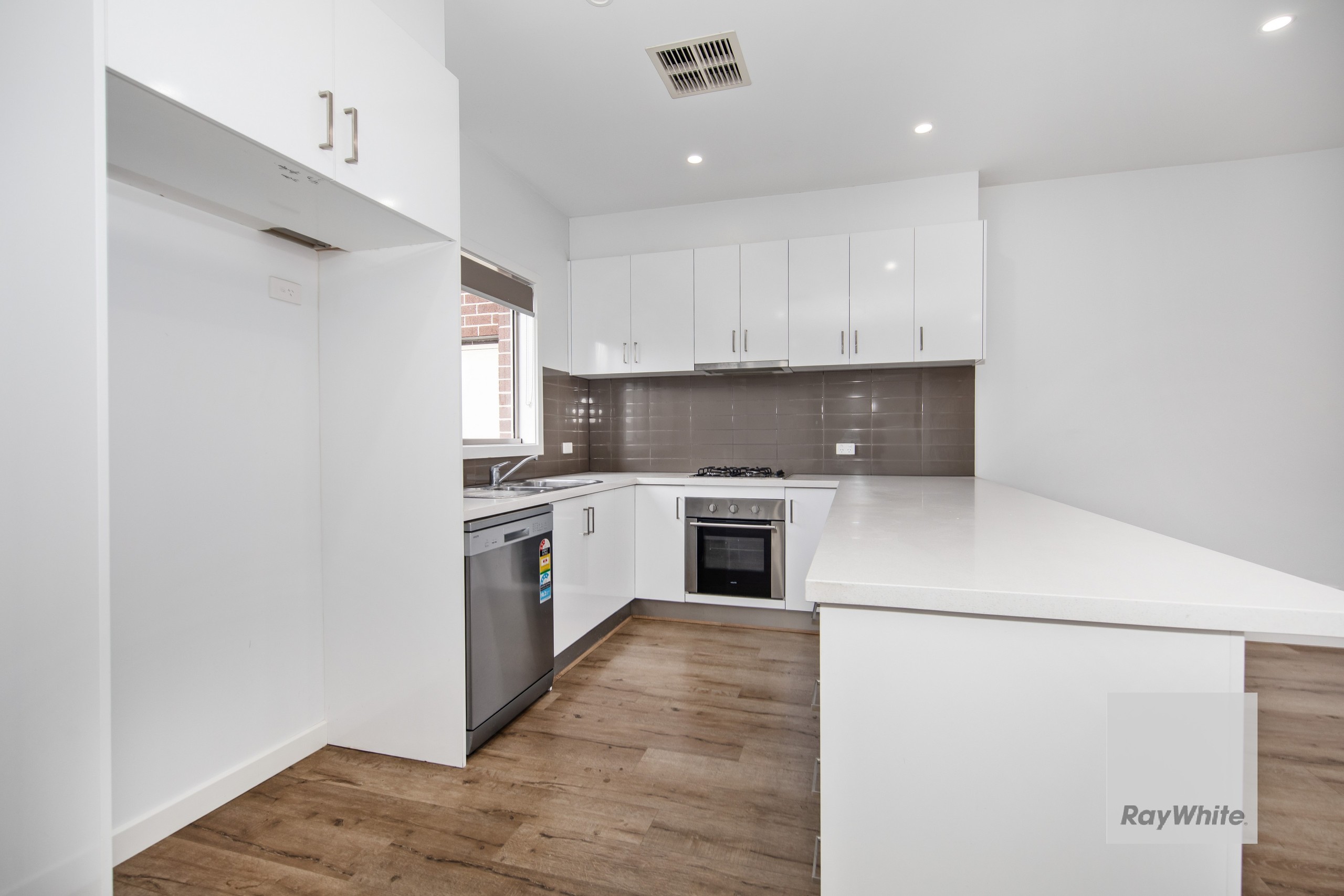 2/28 Bent Street, St Albans, VIC 3021