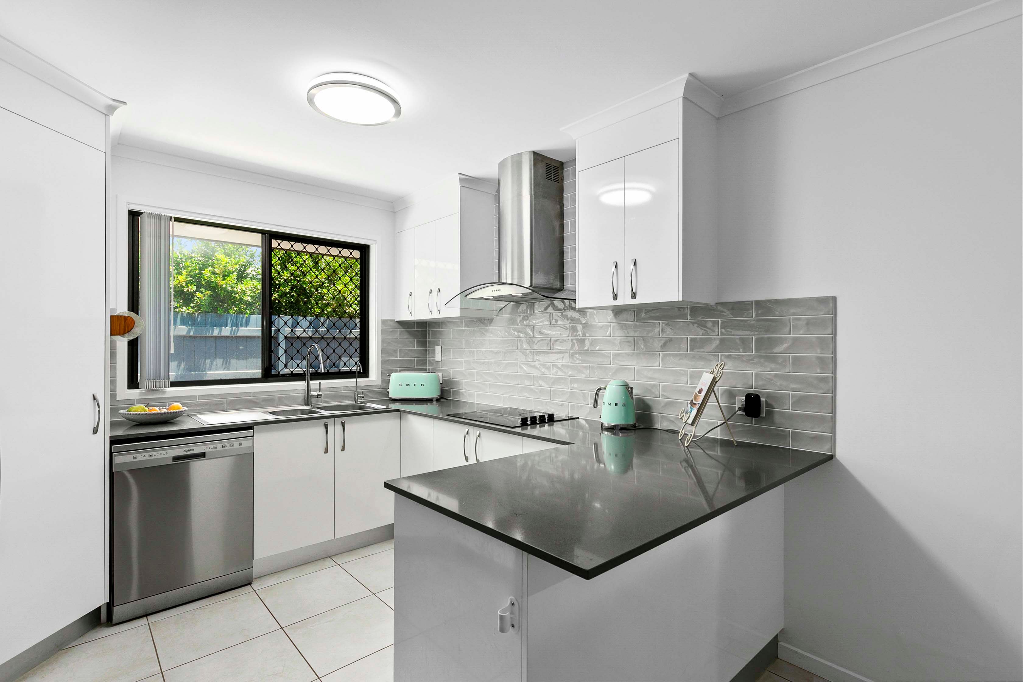 20 Bradman Way, Urangan, QLD 4655