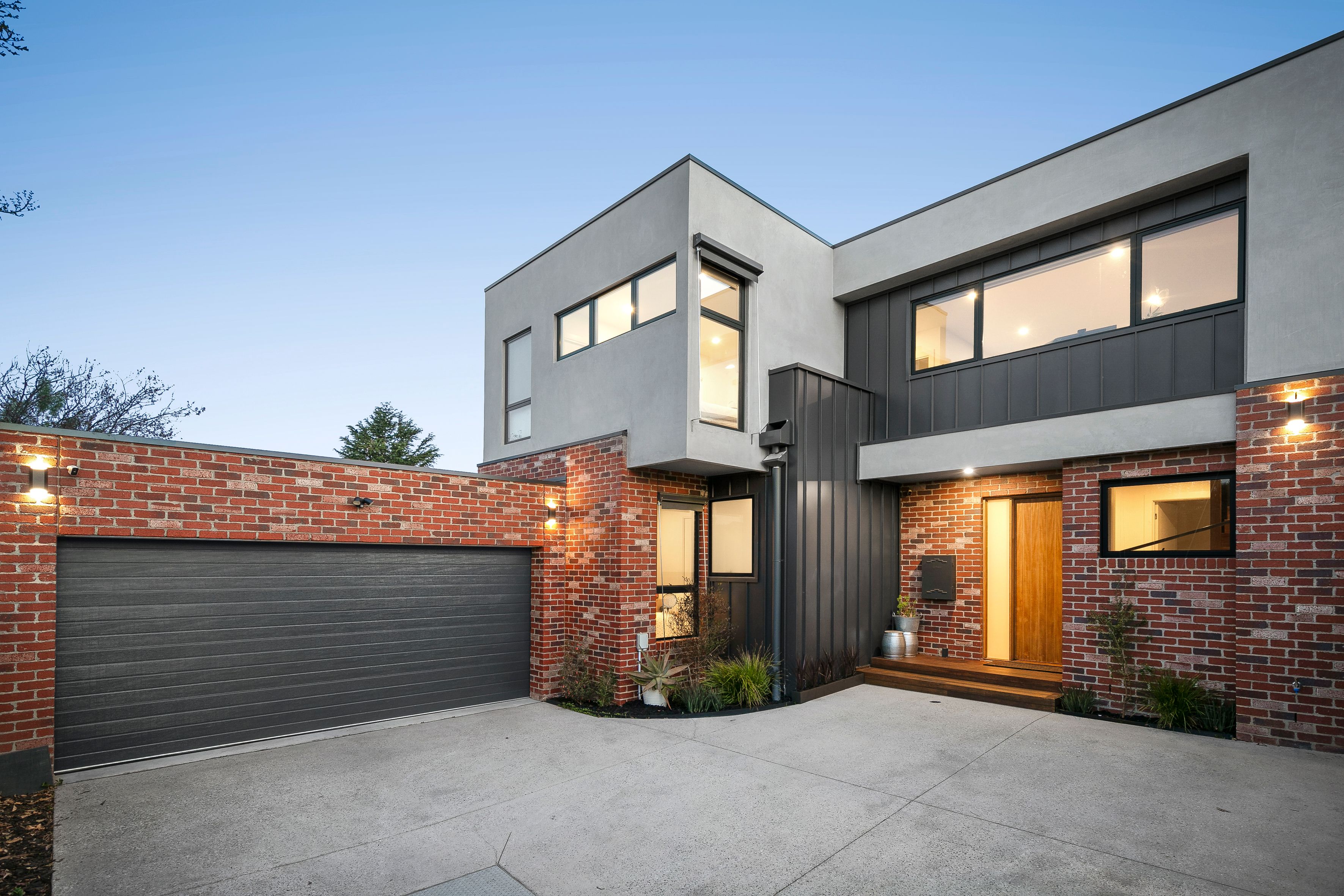 2/8 Mutton Road — photo from Ray White Coburg