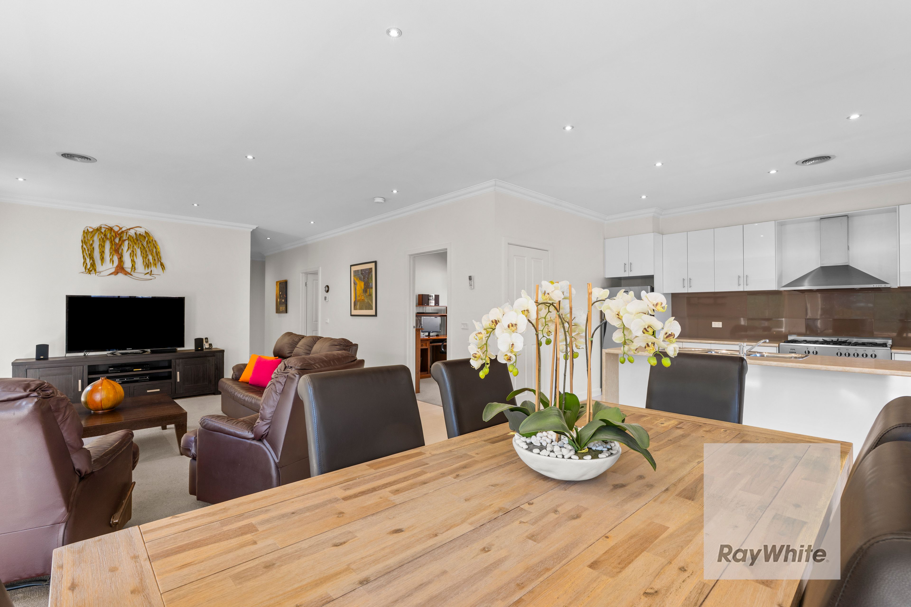 32 Neddletail Crescent — photo 4 of 16