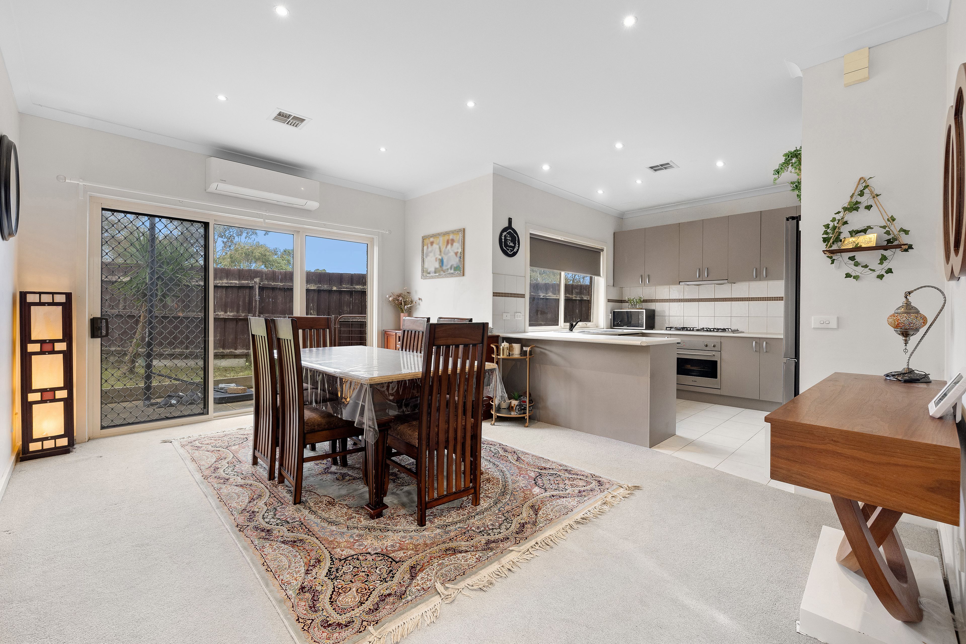 2/55-57 Sunningdale Crescent — photo 5 of 23