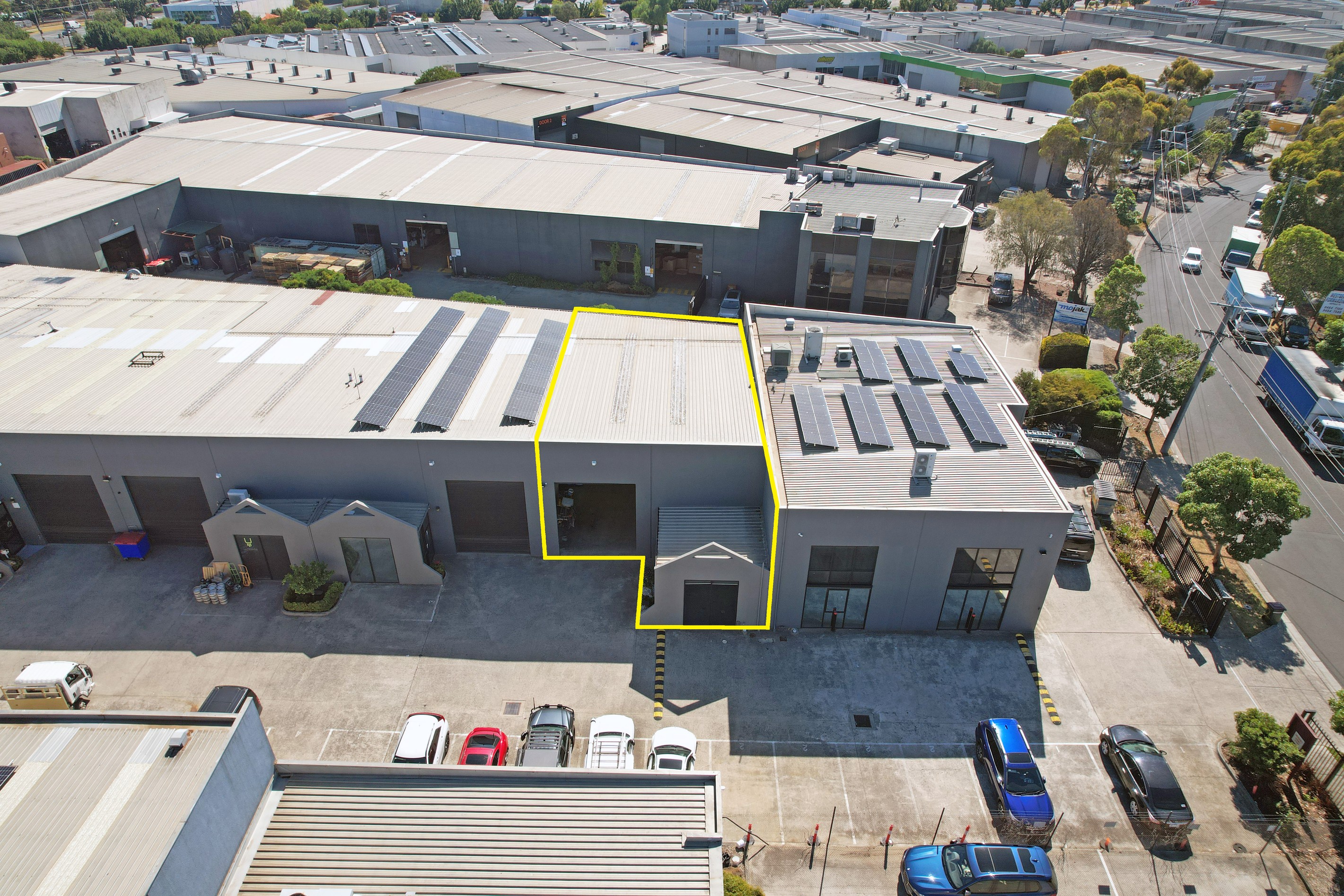 2/11 Macquarie Drive, Thomastown, VIC 3074