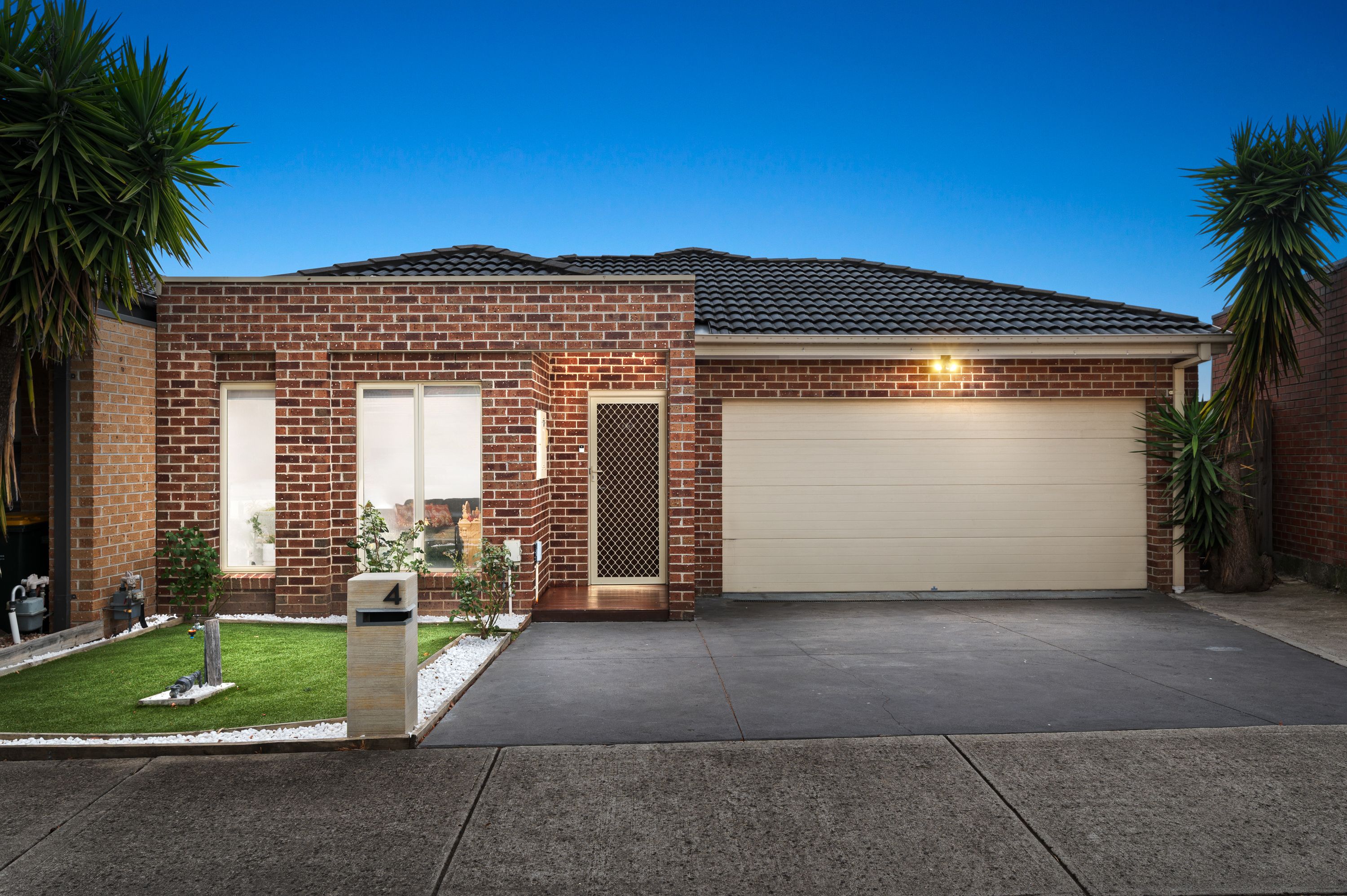 4 Dolphin Drive, South Morang VIC 3752