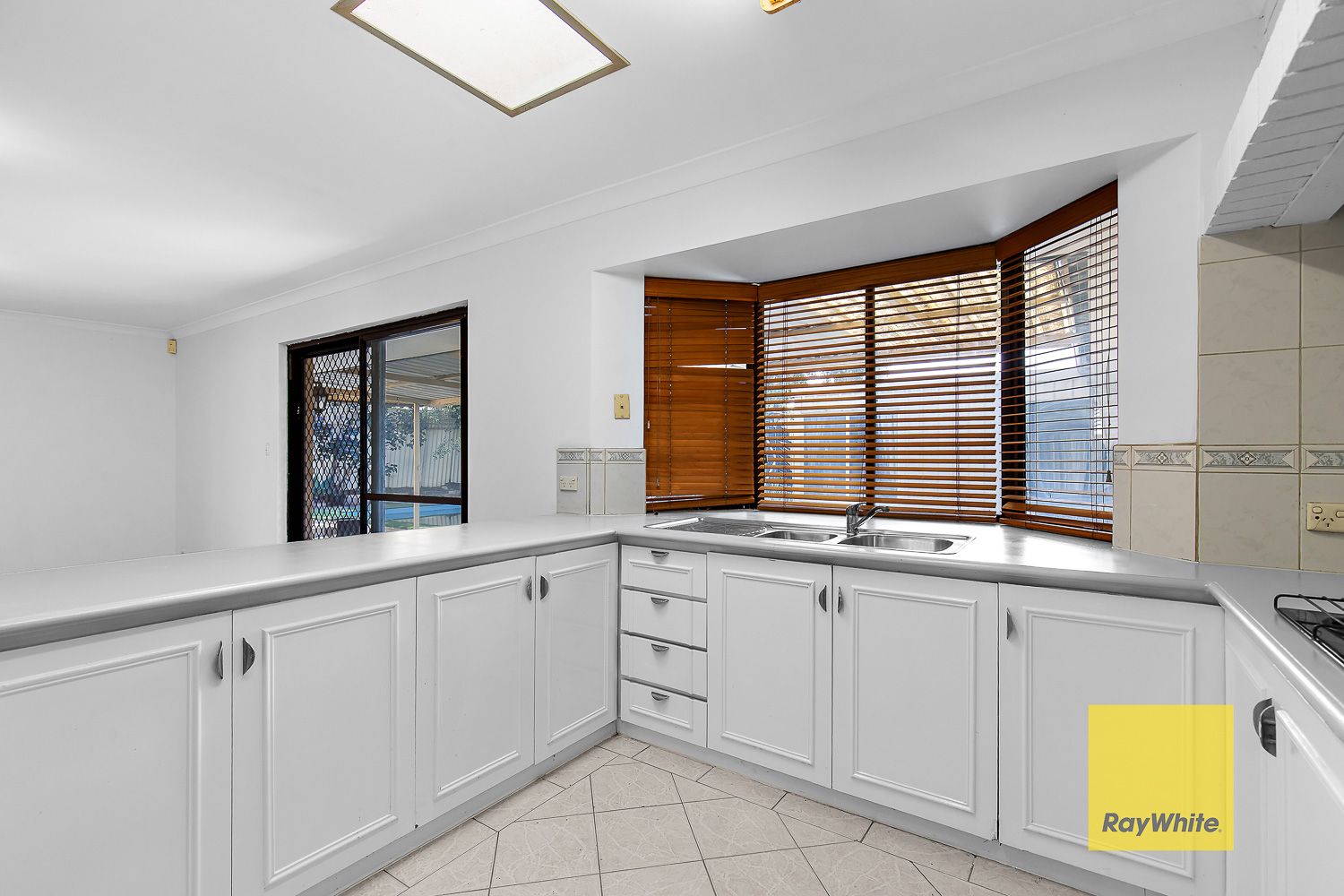 7 Irwin Close — photo 3 of 18