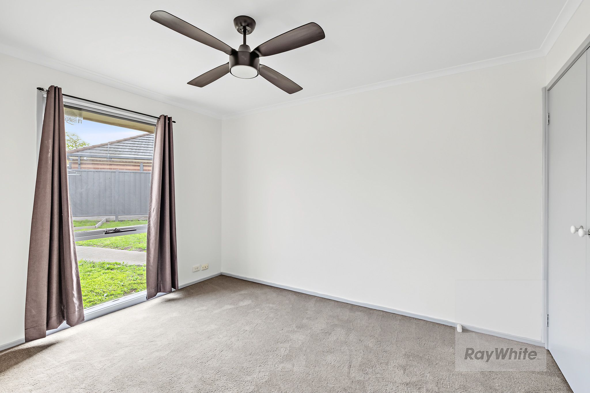 27 Halter Crescent — photo 11 of 14