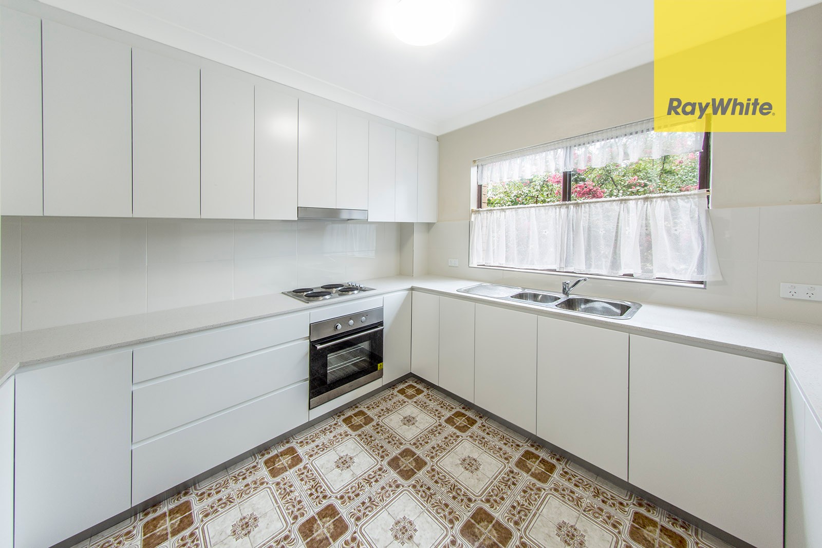 2/2 Queens Road, Westmead, NSW 2145