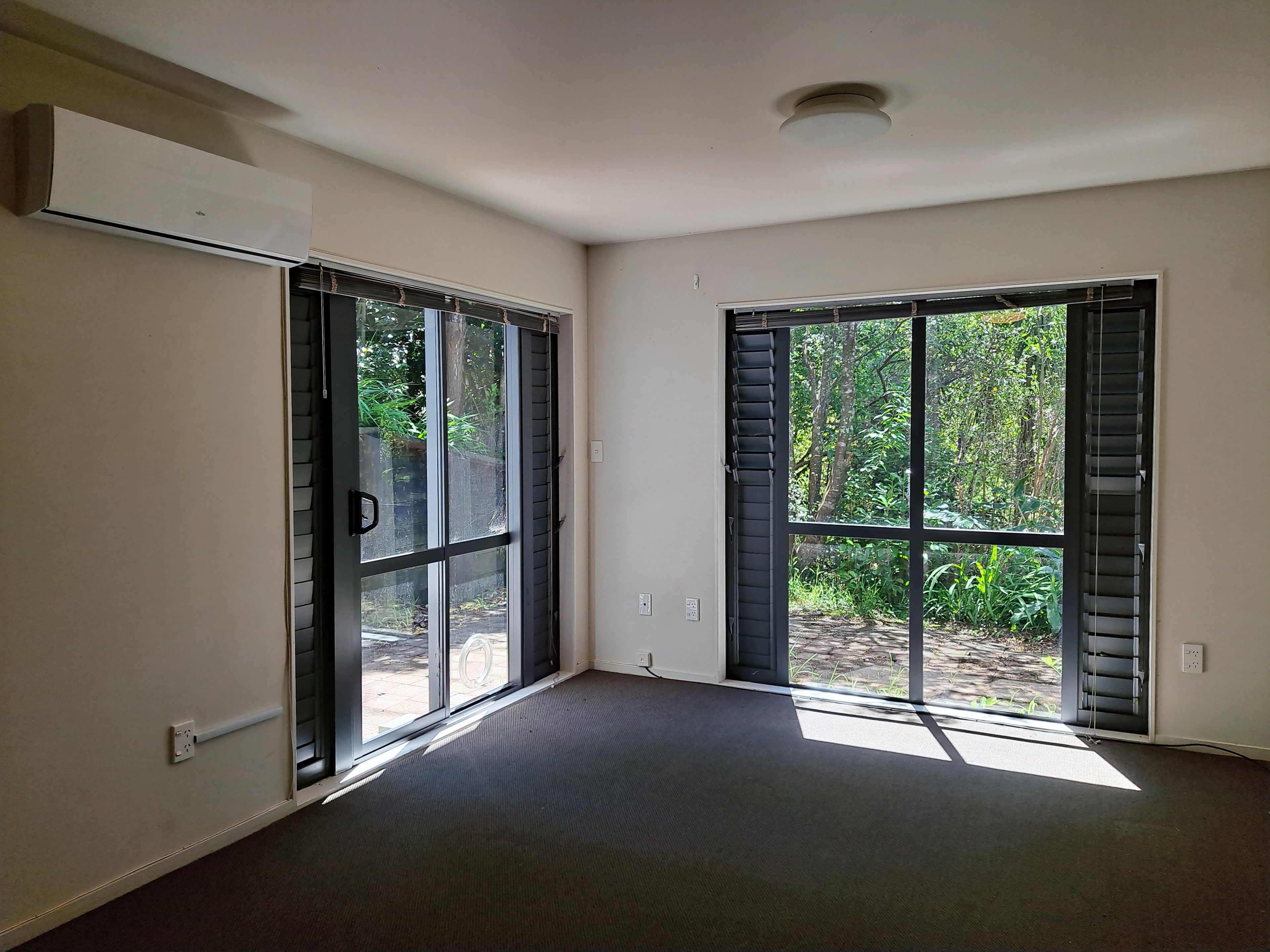 2/196 Old Titirangi Road, Titirangi, Waitakere City