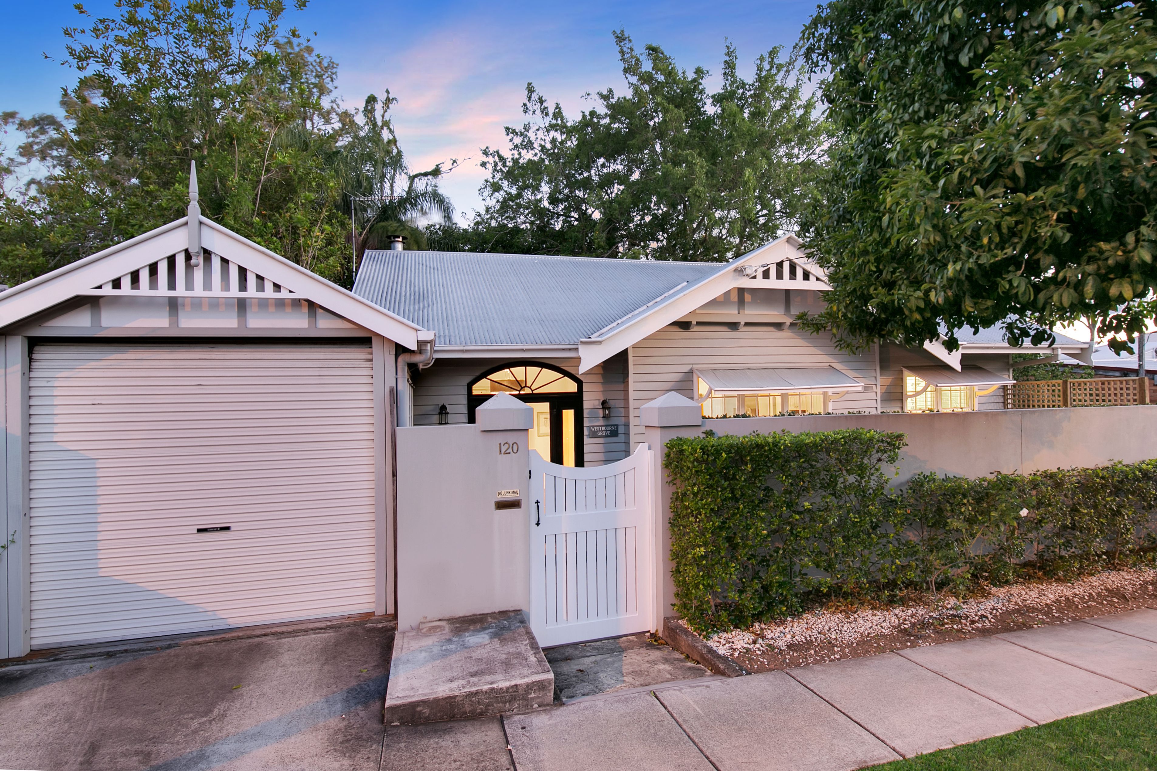 120 Simpsons Road, Bardon QLD 4065