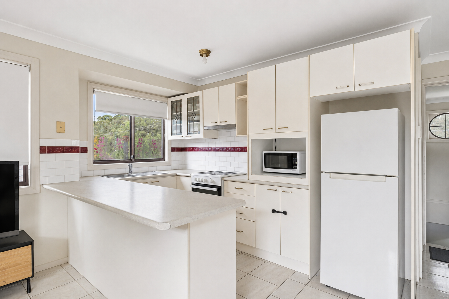 18 Lillian Road — photo 7 of 16