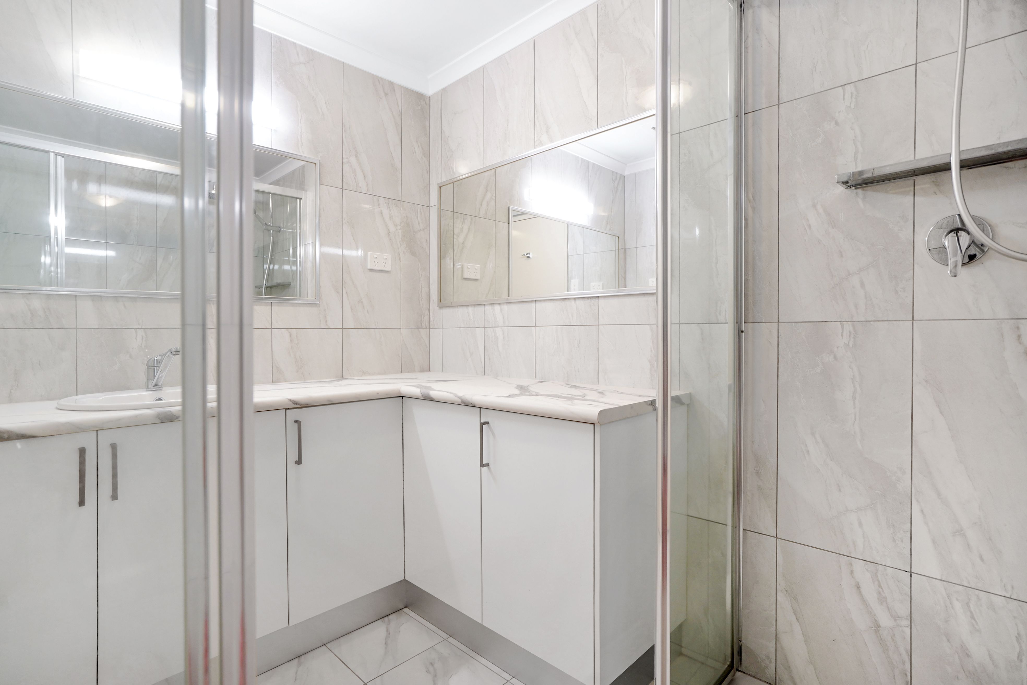11/260 Casuarina Drive — photo 9 of 18