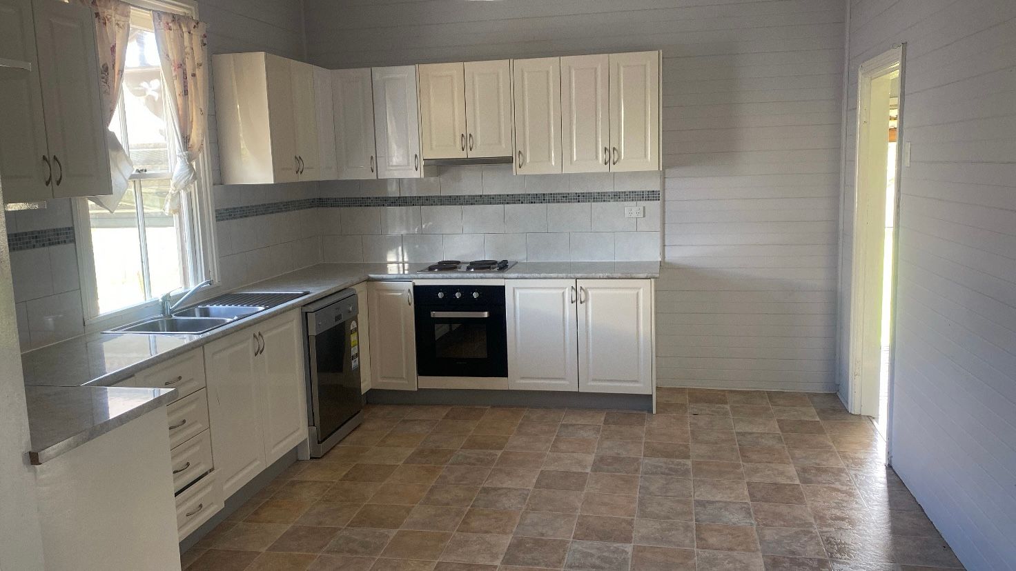 1/9 Madgwick Drive, Armidale, NSW 2350