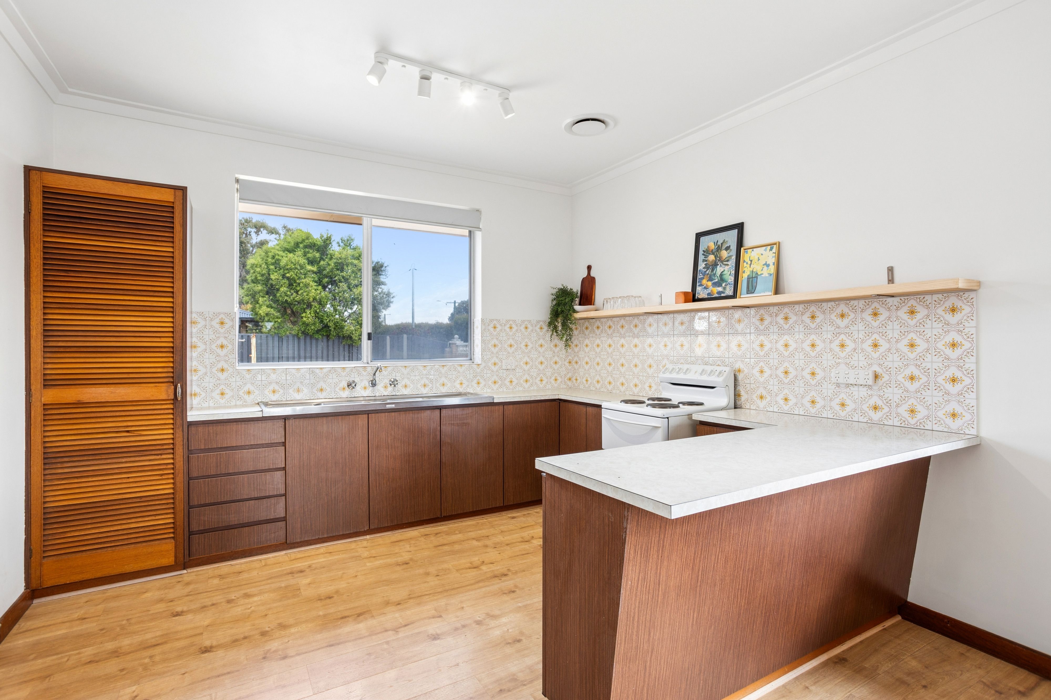 7 Taylor Crescent — photo 14 of 30