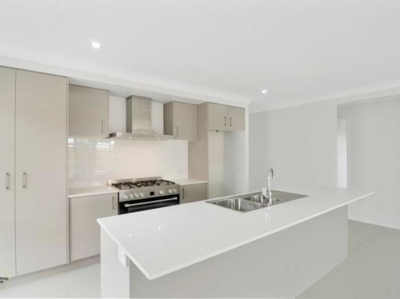 8 Stinson Circuit, Coomera, QLD 4209