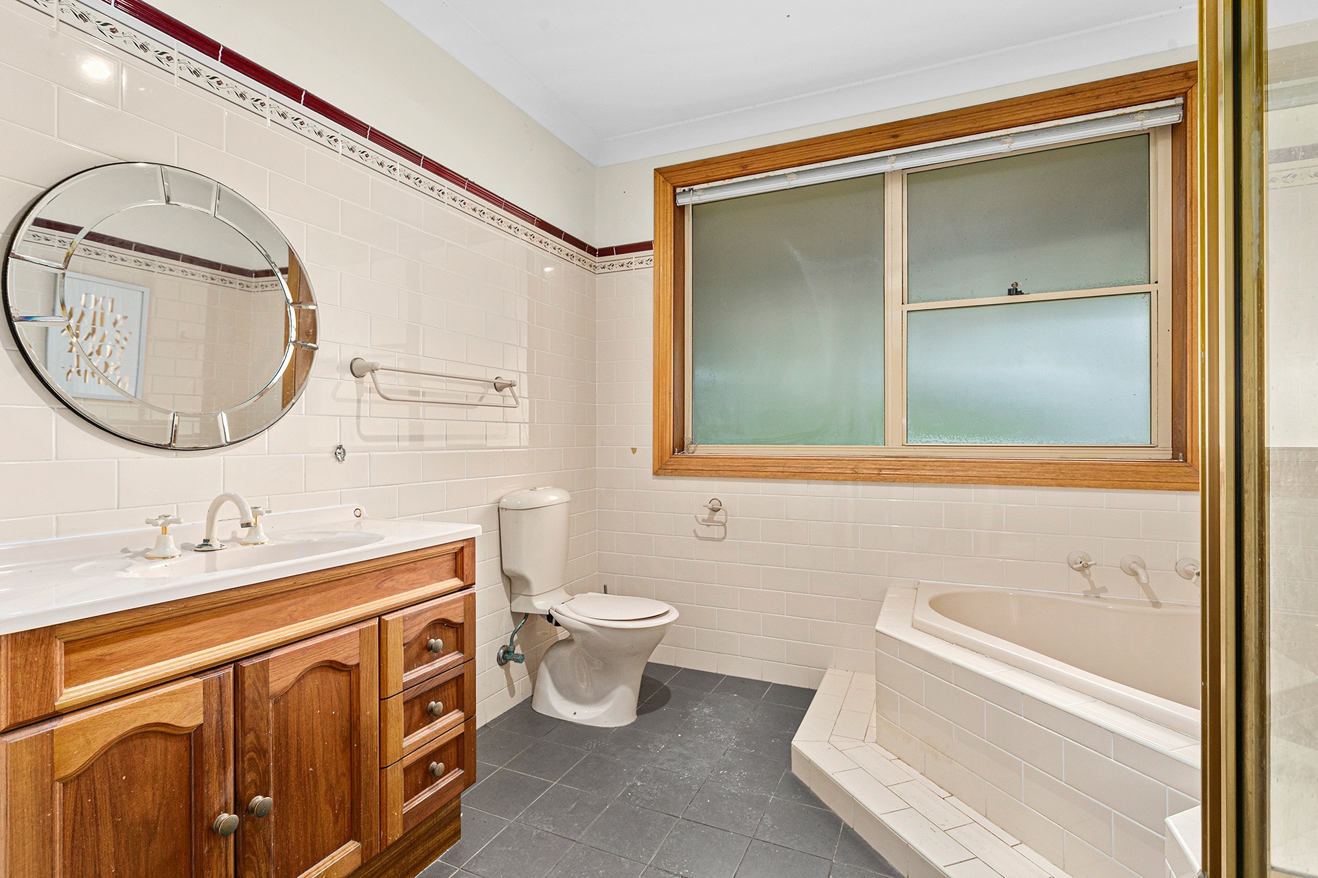 10 Scenic Crescent, Albion Park, NSW 2527