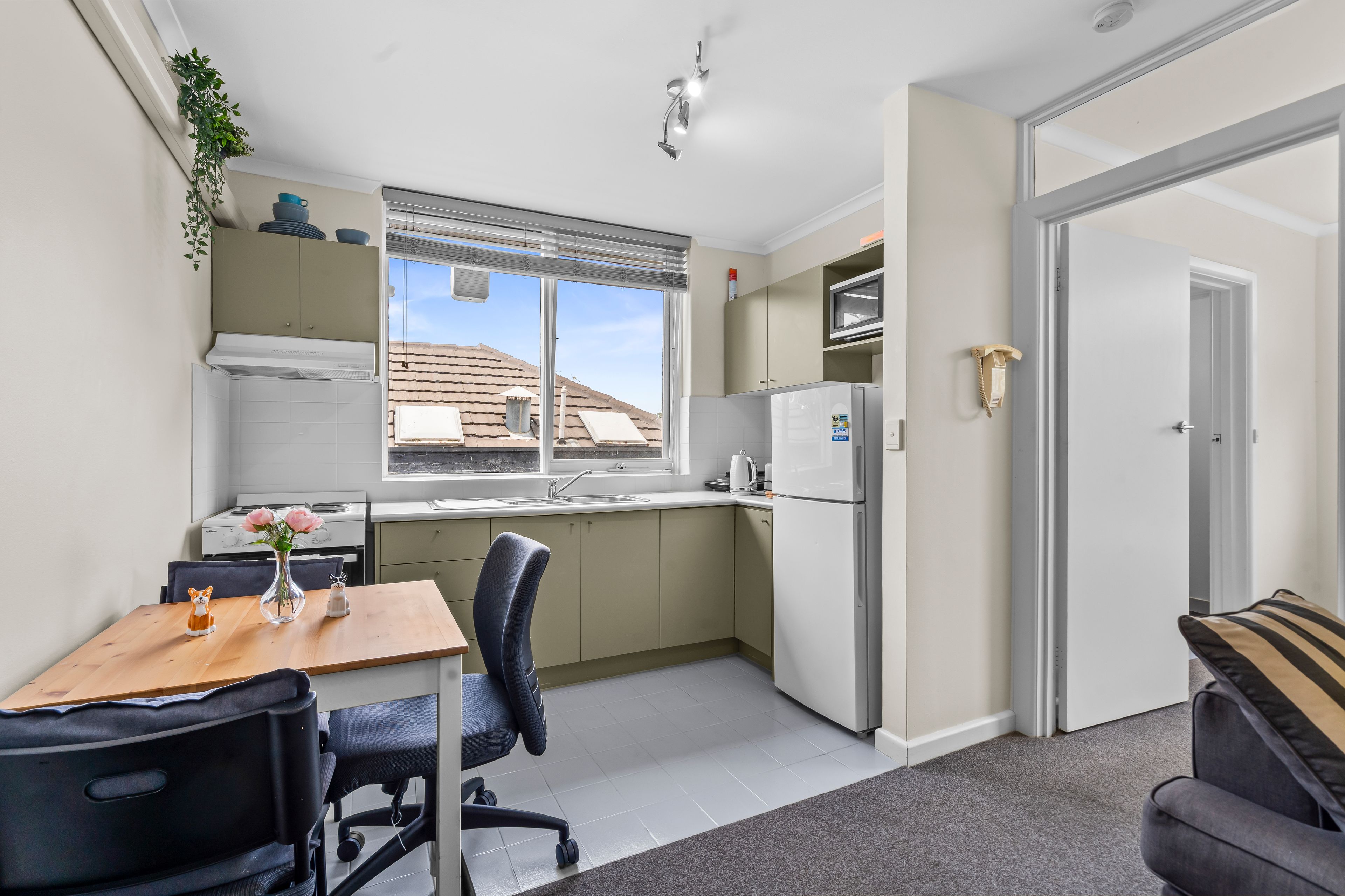 11/17 Clarke Street — photo 3 of 9