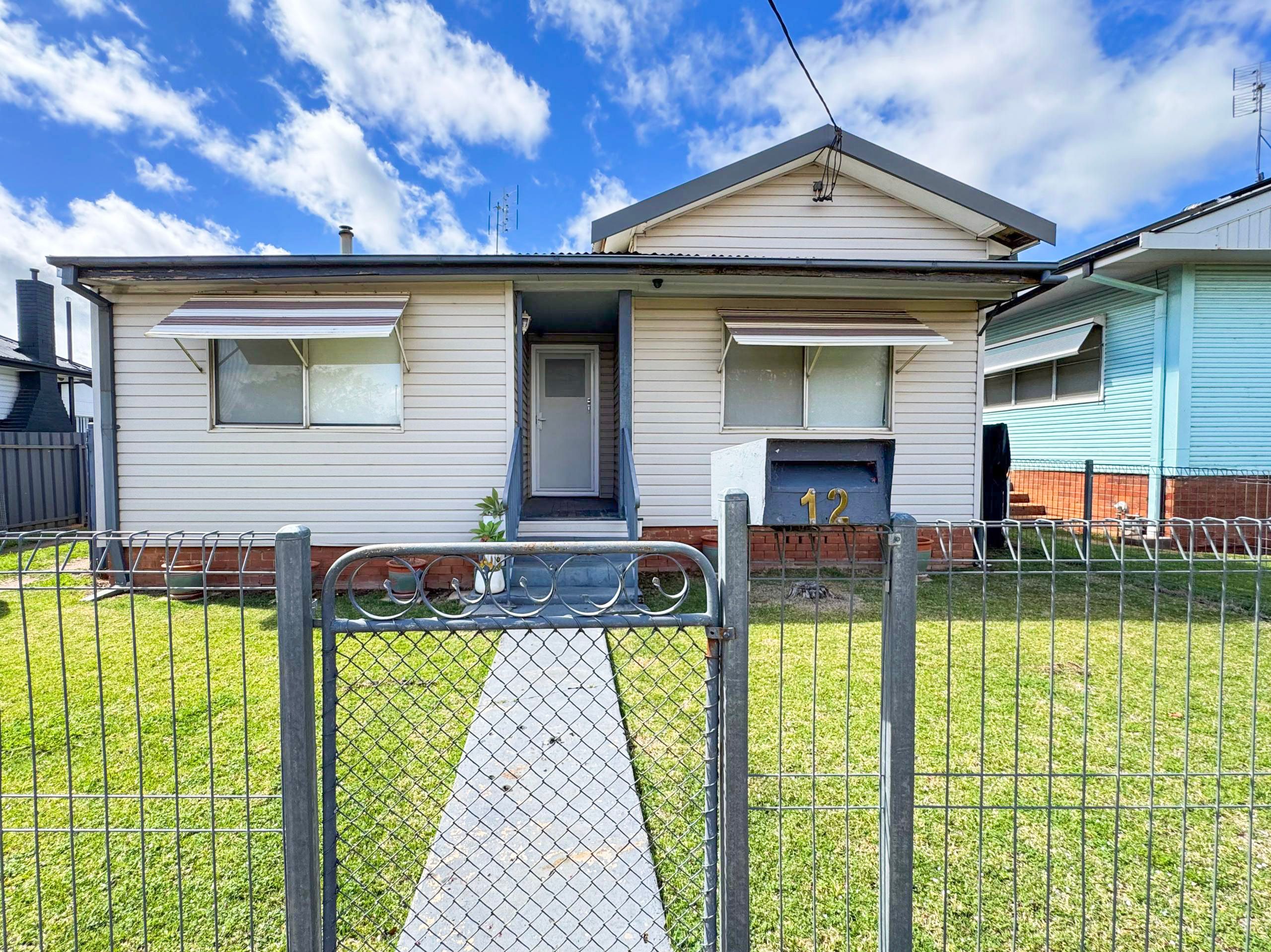 12 Peak Hill Road — photo from Ray White Parkes