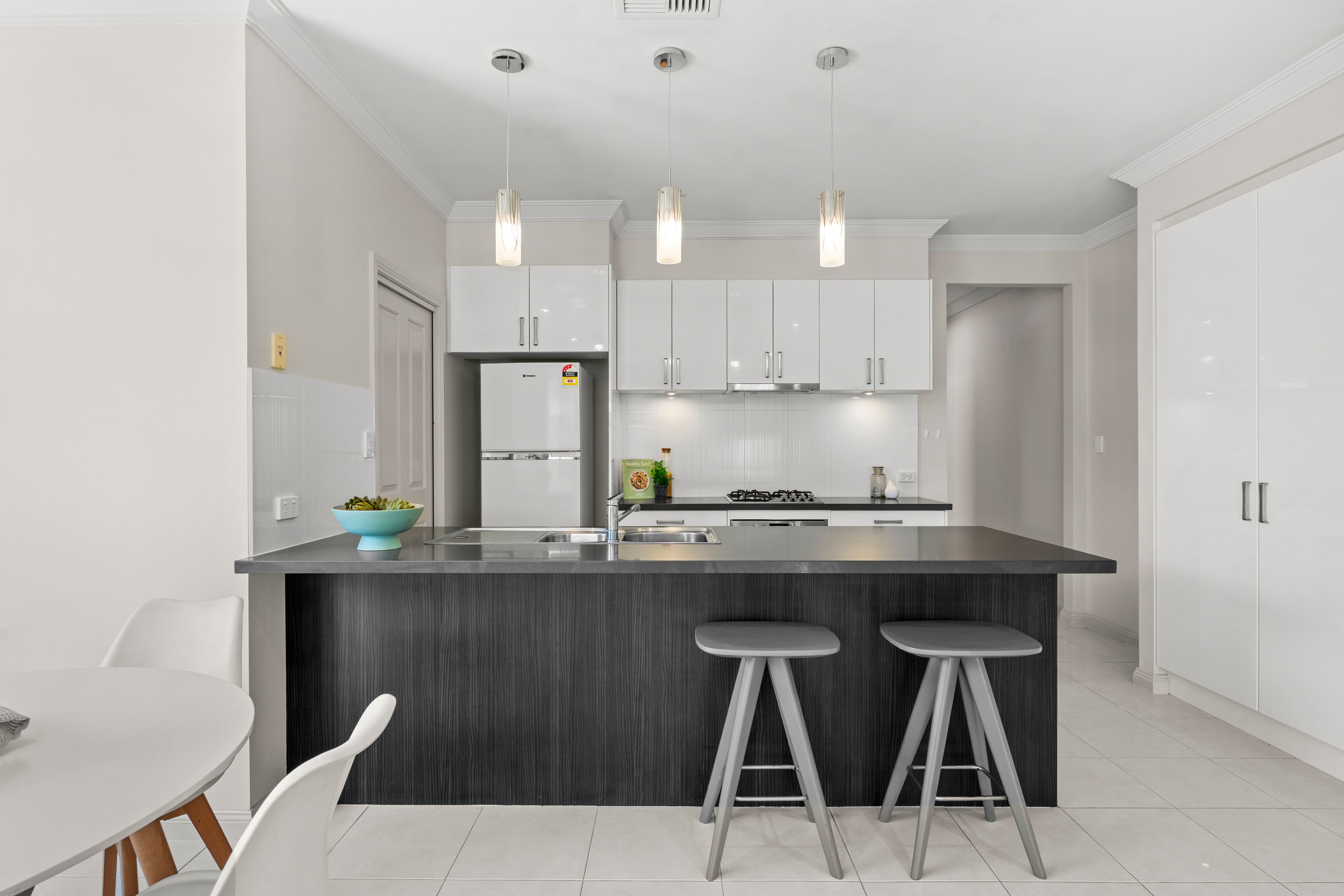 64B White Crescent — photo 10 of 18