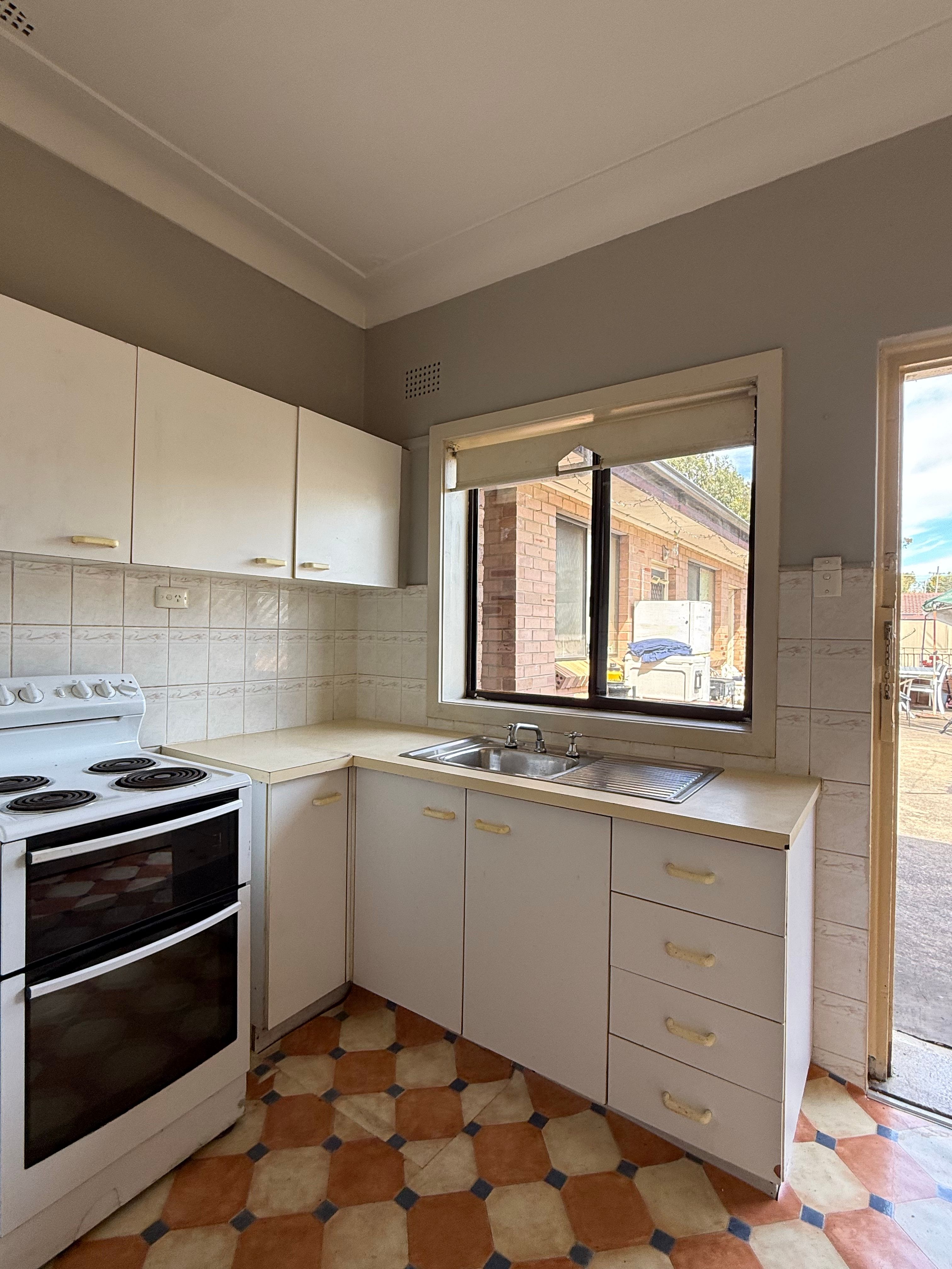 2/165 Oak Road — photo from Ray White Sutherland Shire - Kirrawee
