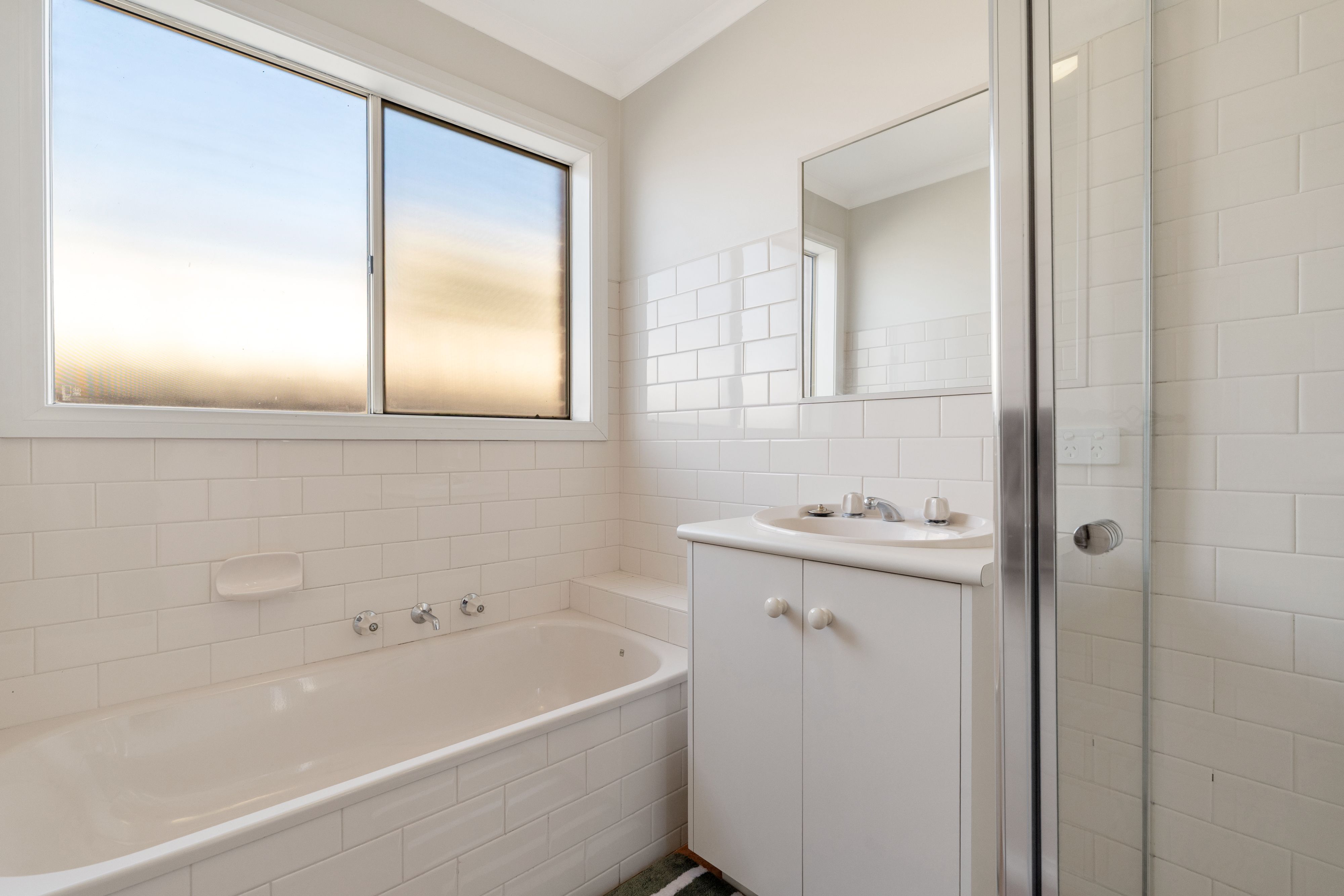 6 Jamieson Close — photo 10 of 12